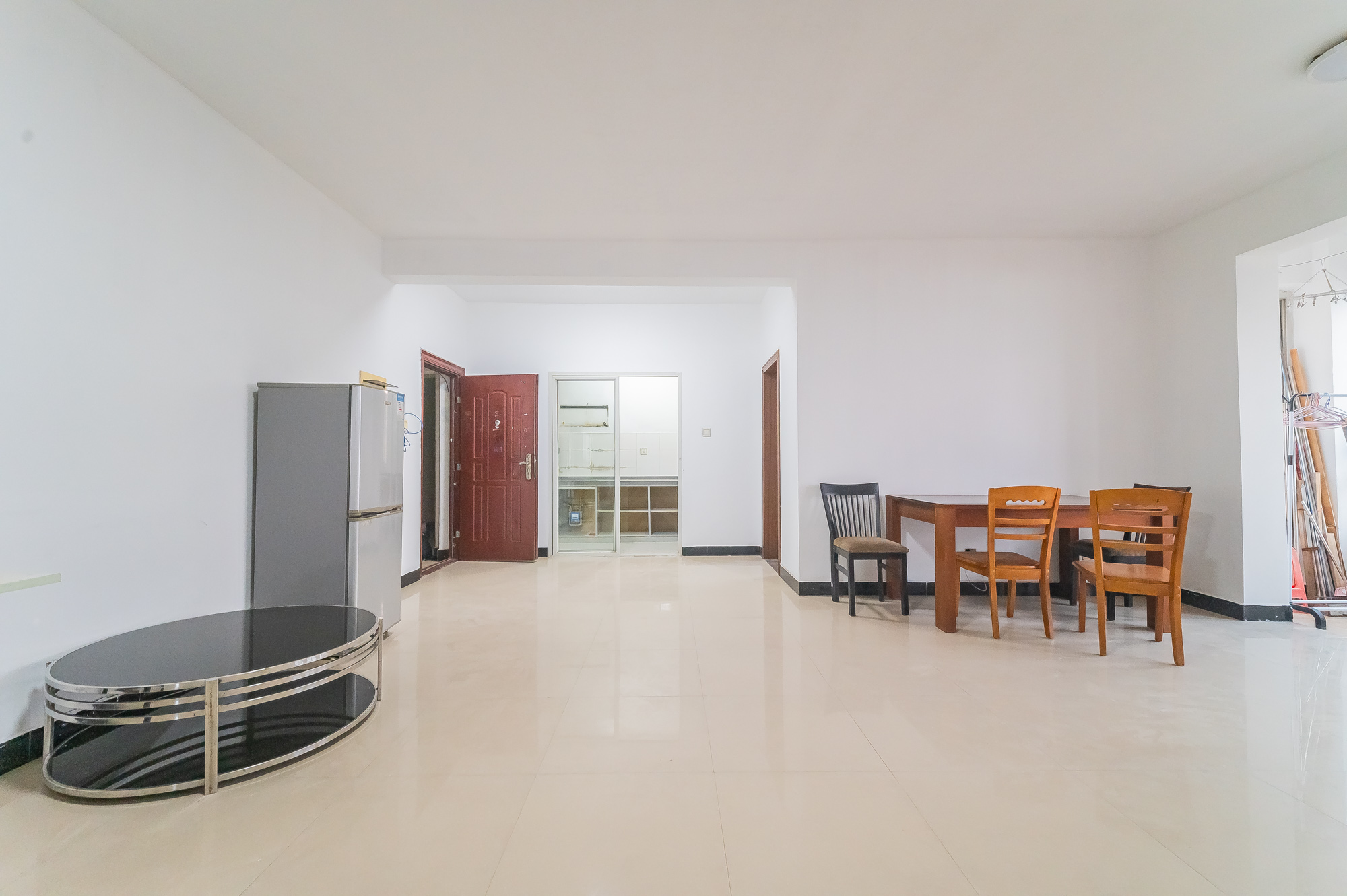 爱琴海岸 4室2厅2卫 78.8万 爱琴海岸 4室2厅2卫 78.8万客厅