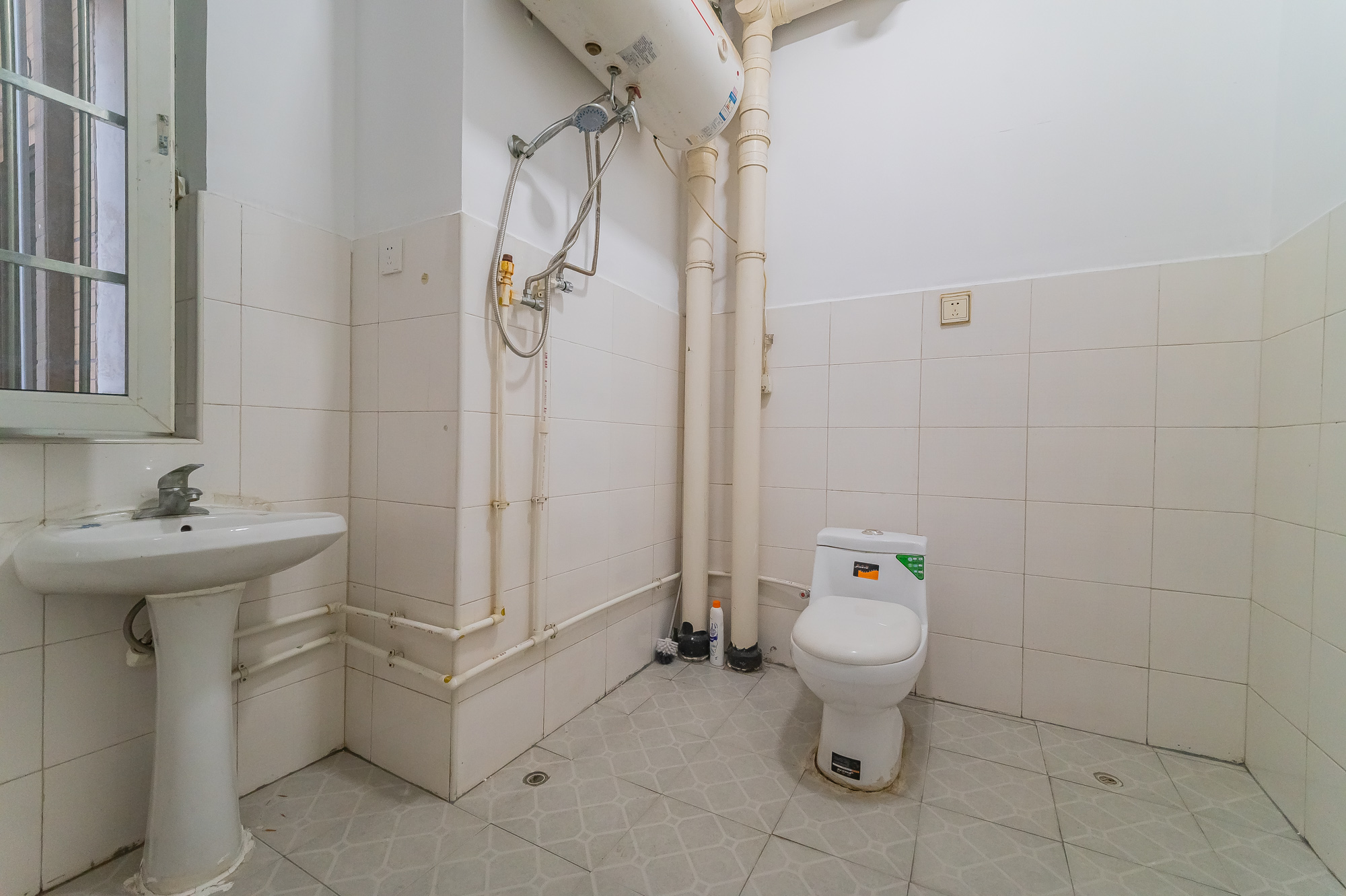 爱琴海岸 4室2厅2卫 78.8万 爱琴海岸 4室2厅2卫 78.8万卫生间