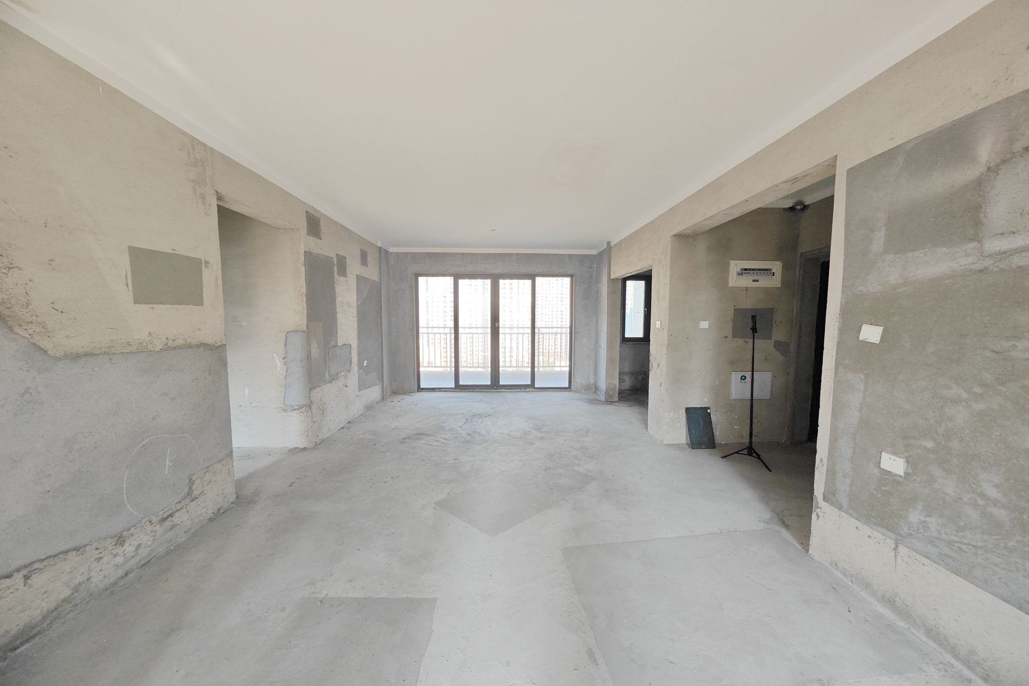 保利大都汇一期、二期  4室2厅2卫    156.0万 保利大都汇一期、二期  4室2厅2卫    156.0万客厅