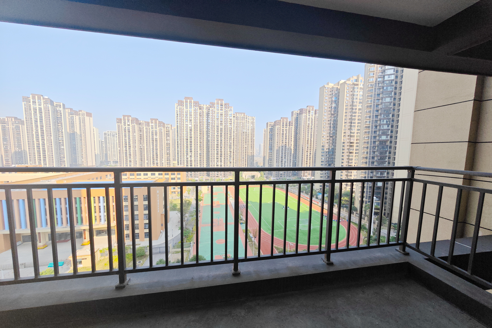 保利大都汇一期、二期  4室2厅2卫    156.0万 保利大都汇一期、二期  4室2厅2卫    156.0万阳台