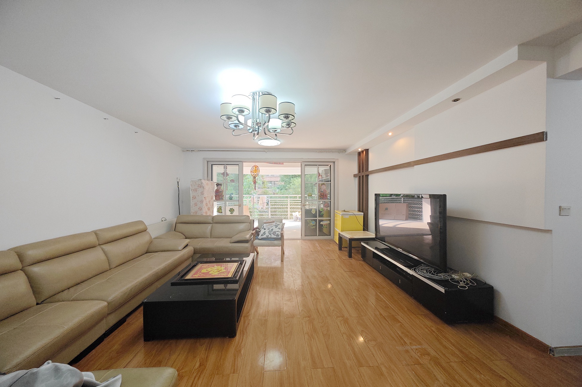 美林景园  3室2厅2卫    105.0万客厅