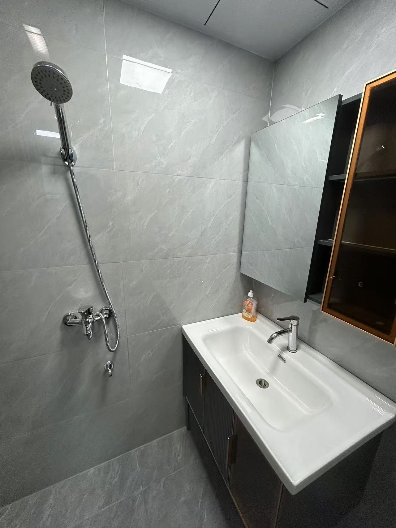 云顶上品 1室1厅1卫 1300.0元/月 云顶上品 1室1厅1卫 1300.0元/月室内图