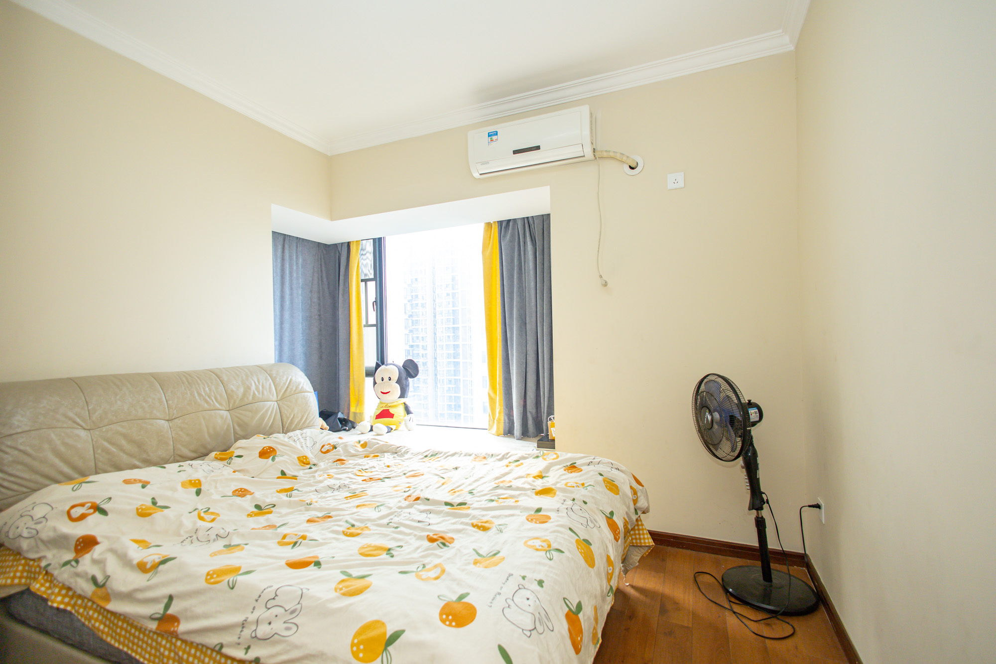 蓝山郡  3室2厅1卫    76.8万 蓝山郡  3室2厅1卫    76.8万卧室