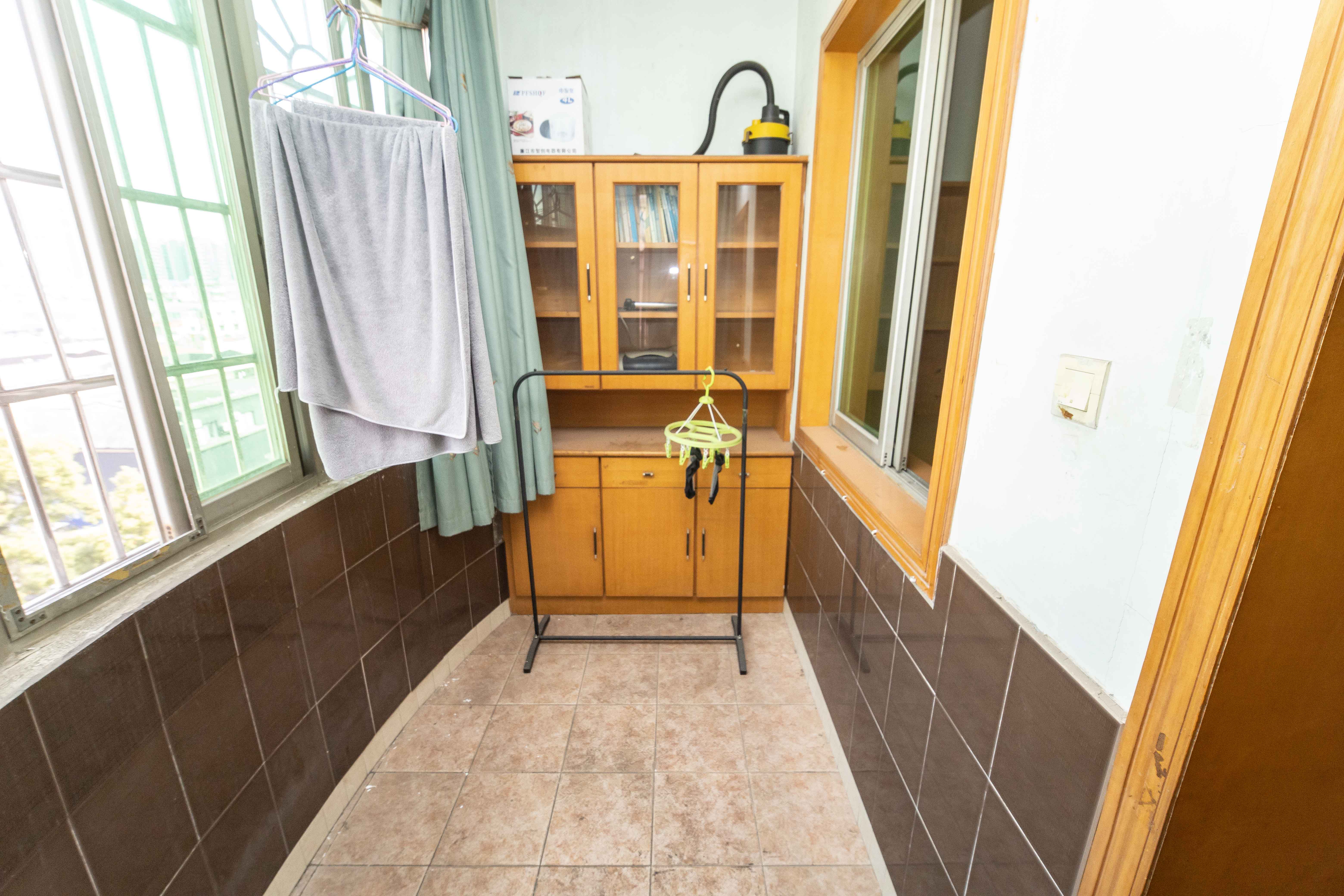 马王堆陶瓷建材新城 3室2厅1卫 1300.0元/月 马王堆陶瓷建材新城 3室2厅1卫 1300.0元/月室内图