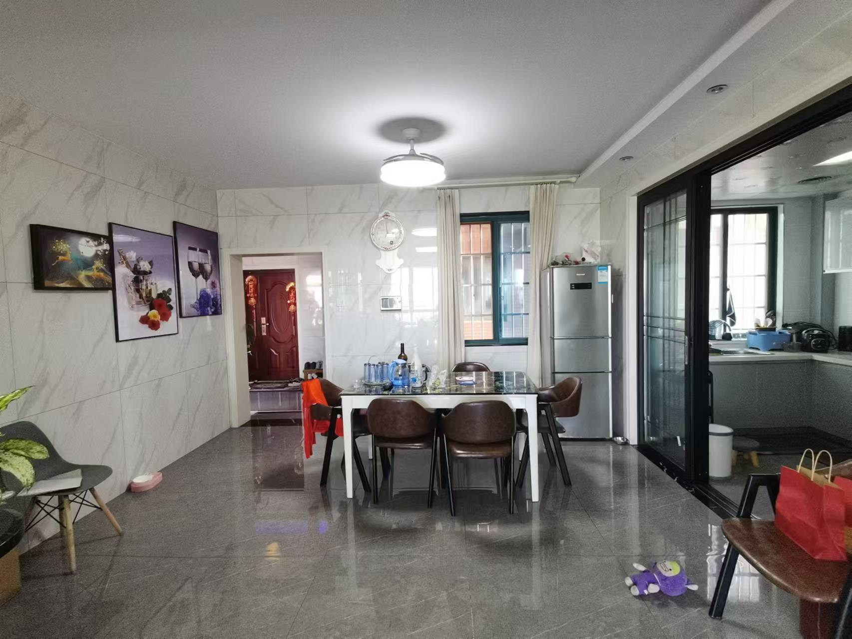 天鹅湖1号 3室2厅2卫 72.8万 天鹅湖1号 3室2厅2卫 72.8万室内图