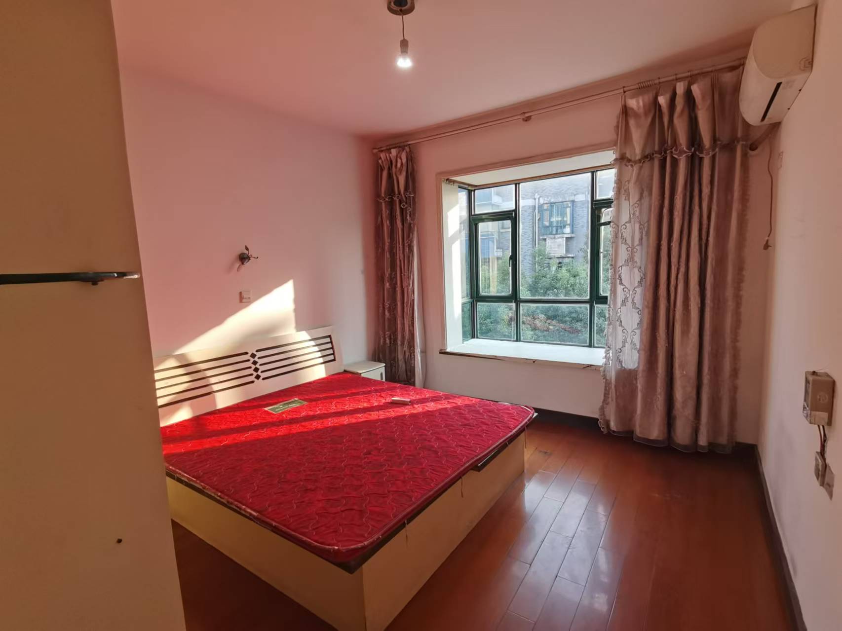 海创明珠花园 4室2厅2卫 1200.0元/月 海创明珠花园 4室2厅2卫 1200.0元/月室内图