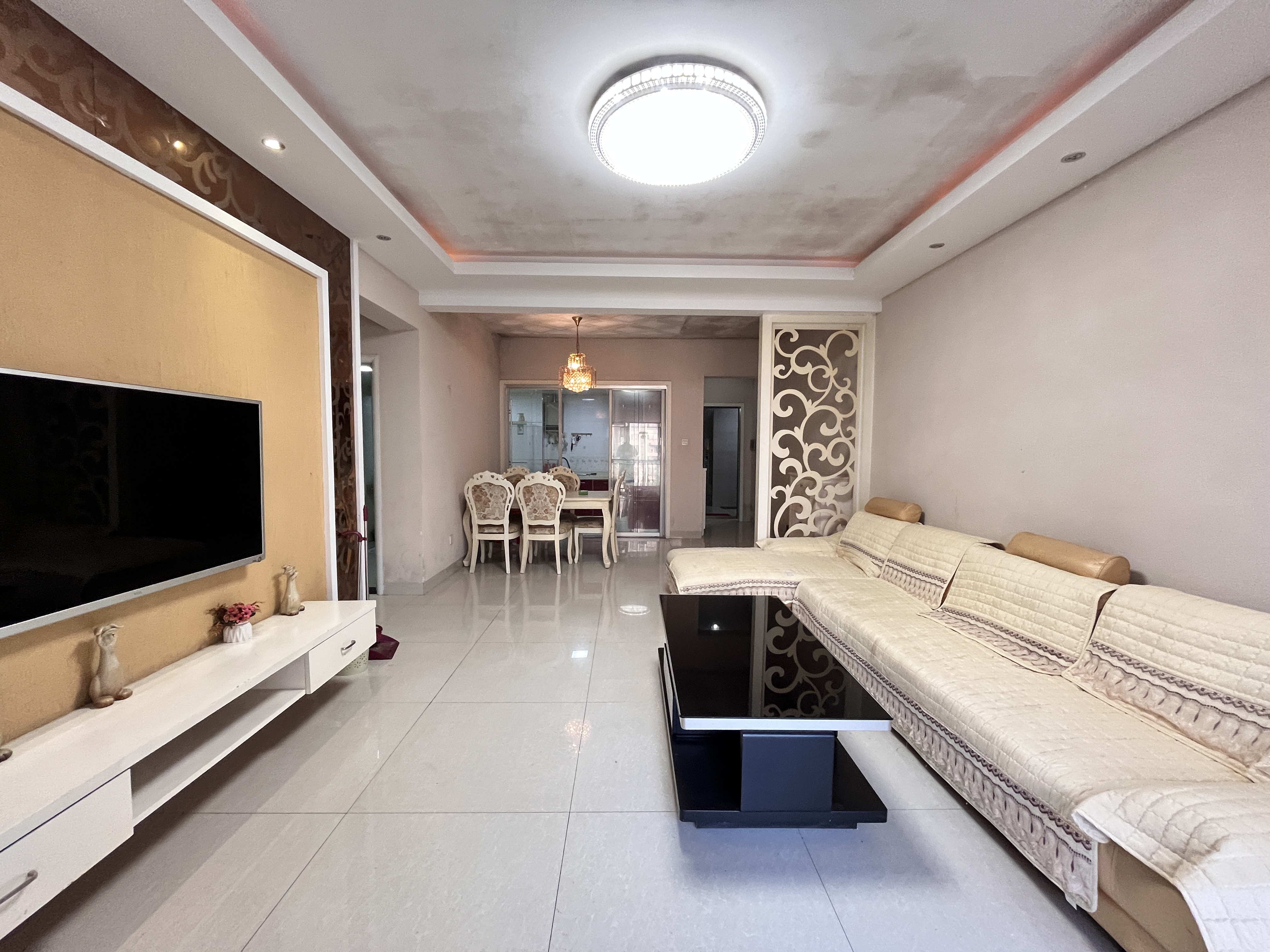 流金岁月-华晨国际 3室2厅2卫 2200.0元/月 流金岁月-华晨国际 3室2厅2卫 2200.0元/月室内图