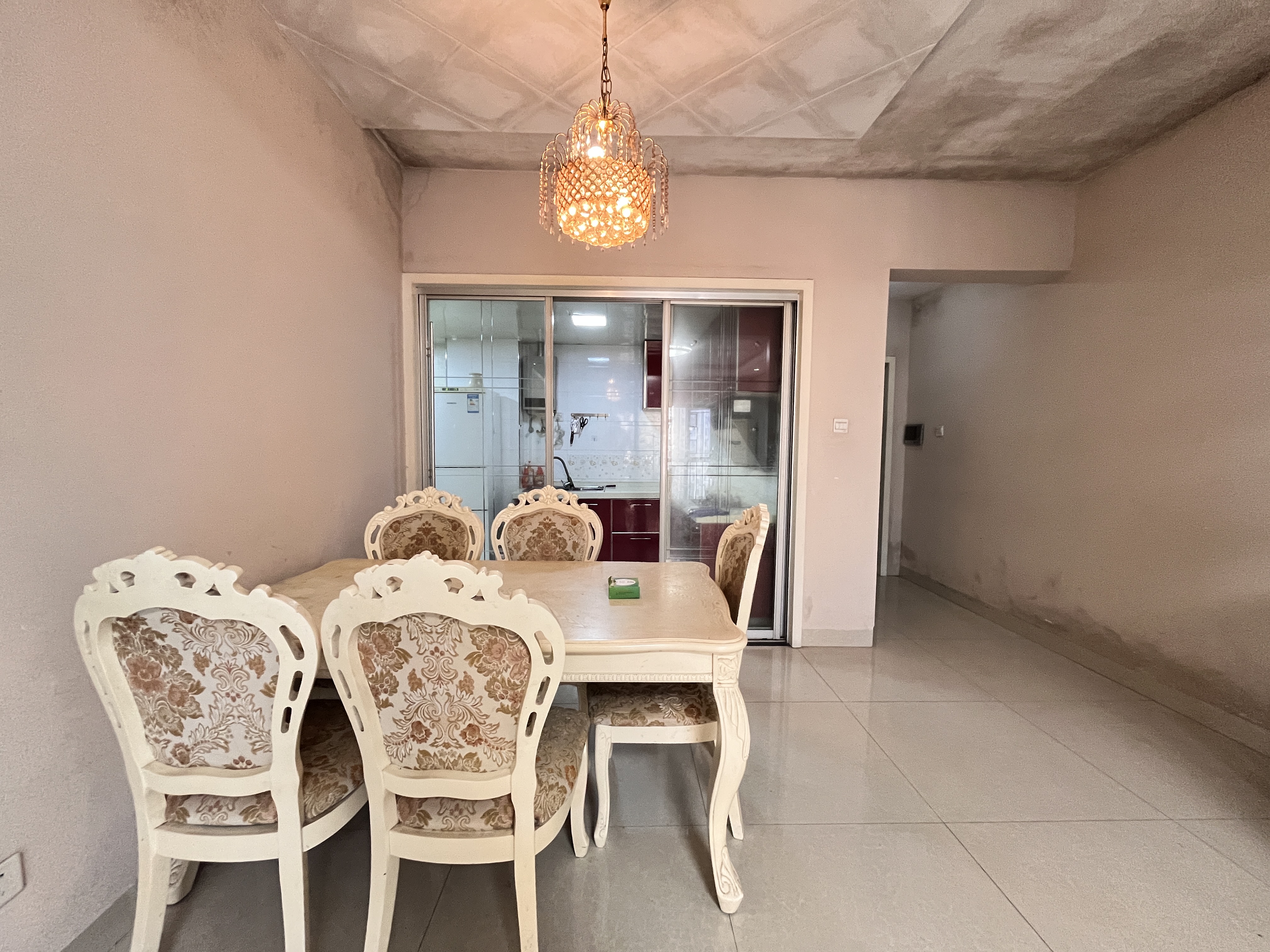 流金岁月-华晨国际 3室2厅2卫 2200.0元/月 流金岁月-华晨国际 3室2厅2卫 2200.0元/月室内图