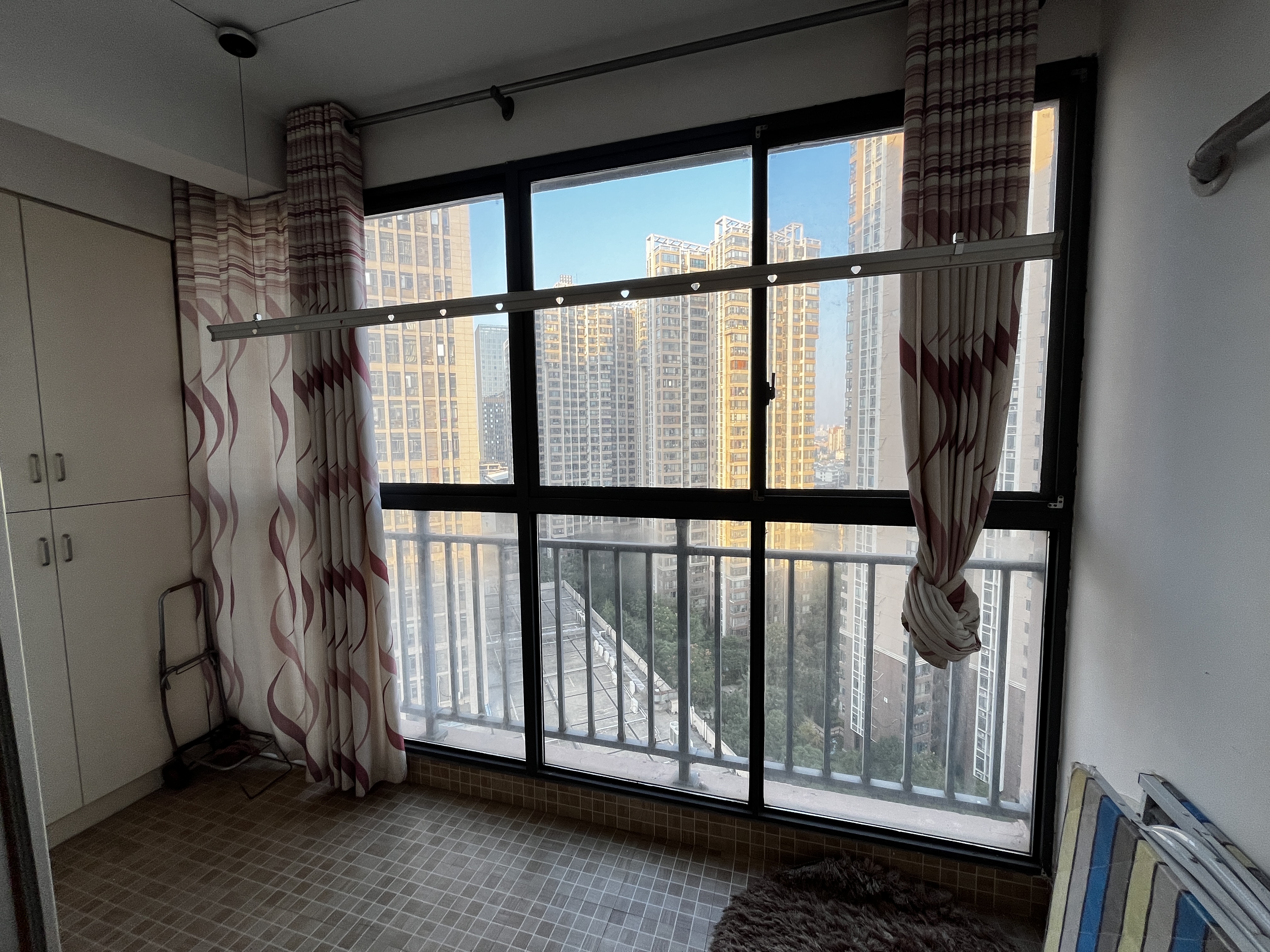 流金岁月-华晨国际 3室2厅2卫 2200.0元/月 流金岁月-华晨国际 3室2厅2卫 2200.0元/月室内图