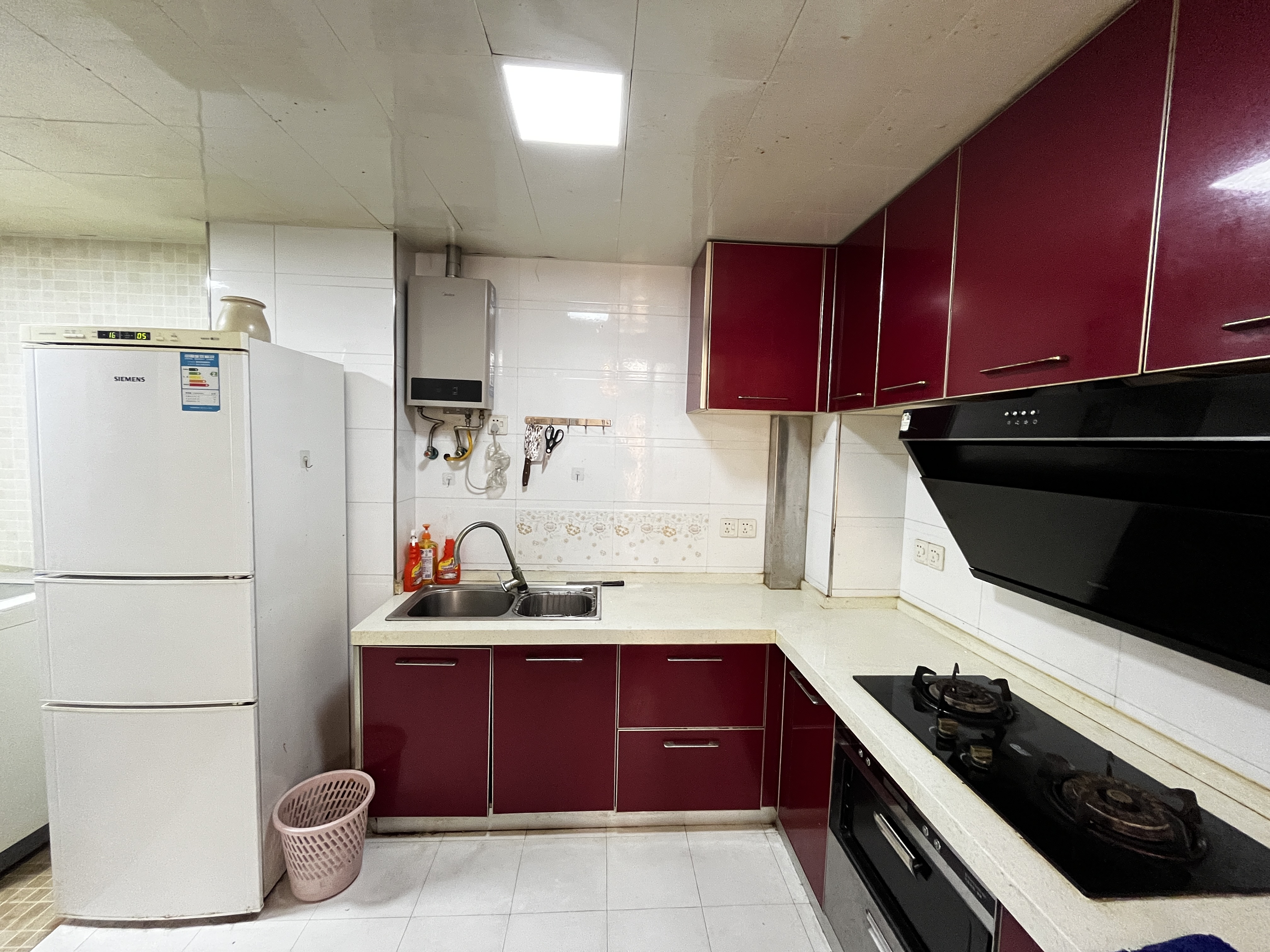 流金岁月-华晨国际 3室2厅2卫 2200.0元/月 流金岁月-华晨国际 3室2厅2卫 2200.0元/月室内图