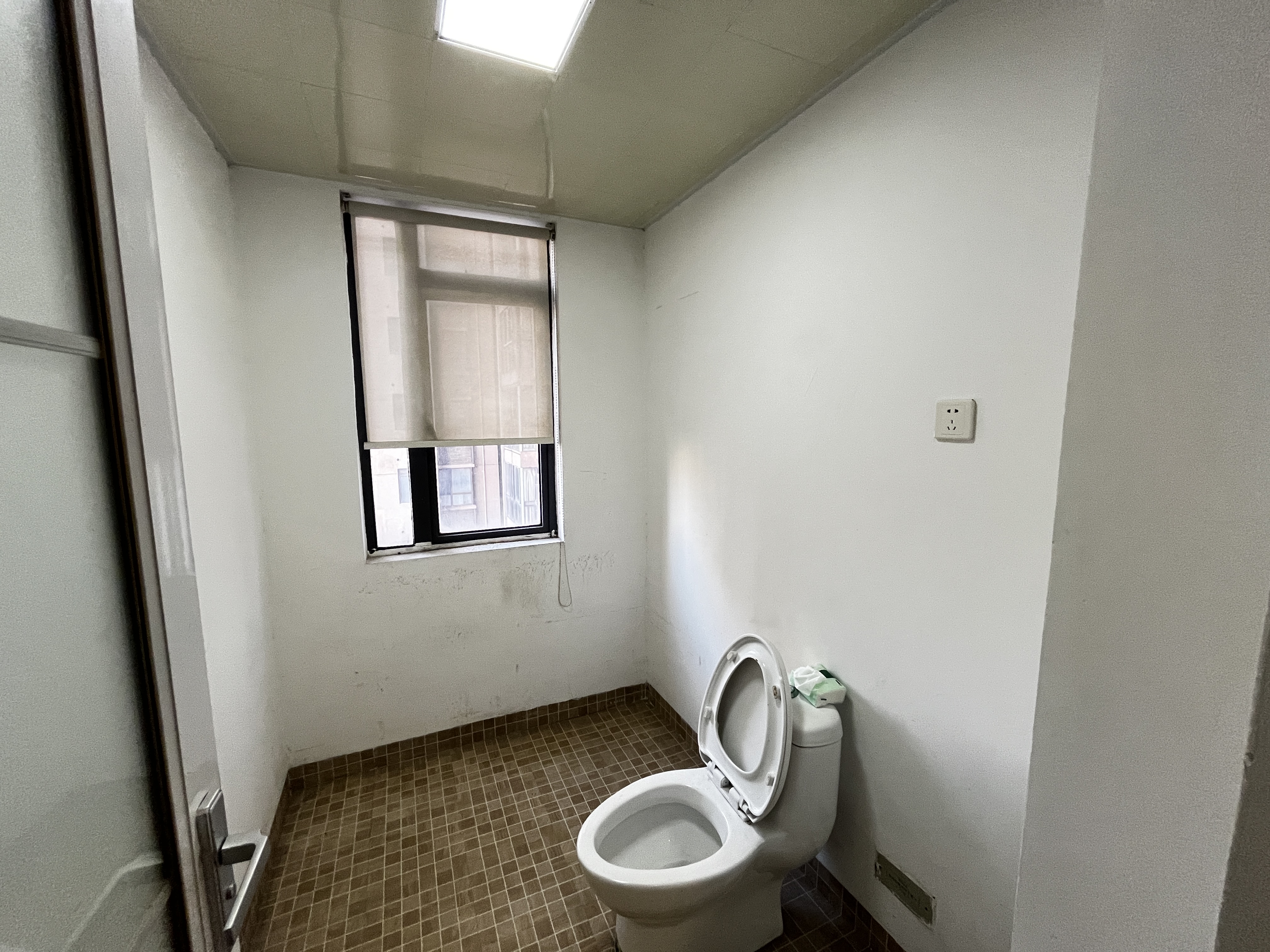 流金岁月-华晨国际 3室2厅2卫 2200.0元/月 流金岁月-华晨国际 3室2厅2卫 2200.0元/月室内图