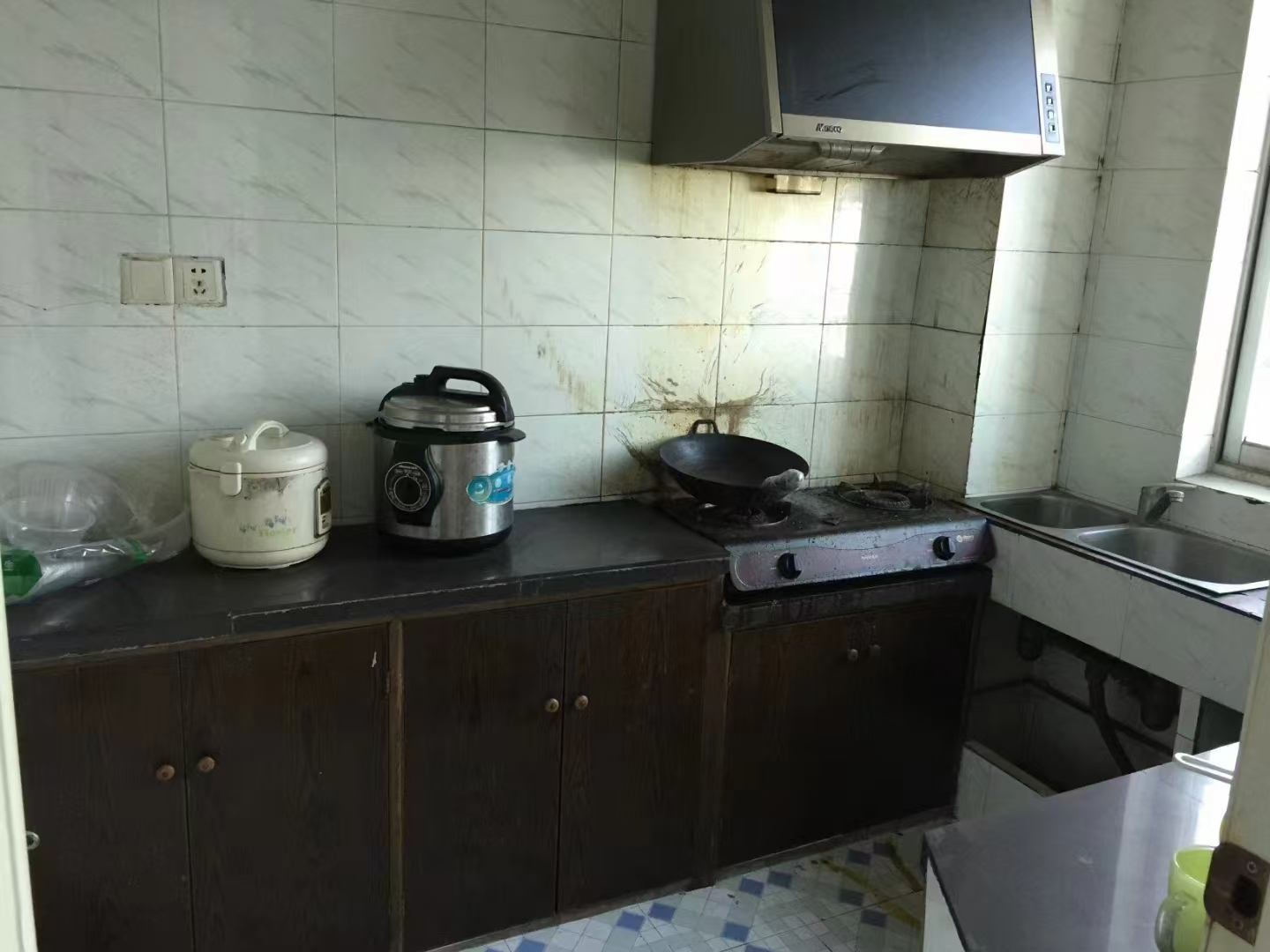 中南汽车世界  3室2厅1卫    1500.0元/月 中南汽车世界  3室2厅1卫    1500.0元/月室内图