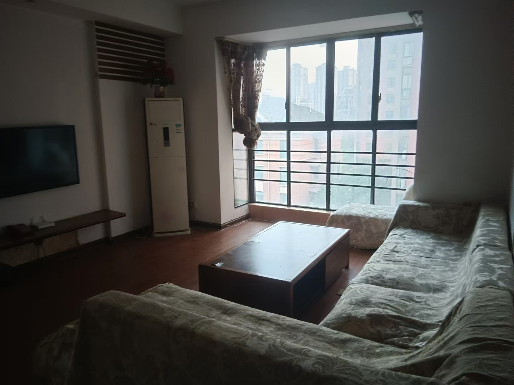 湘银小区 1室2厅1卫 1500.0元/月 湘银小区 1室2厅1卫 1500.0元/月室内图