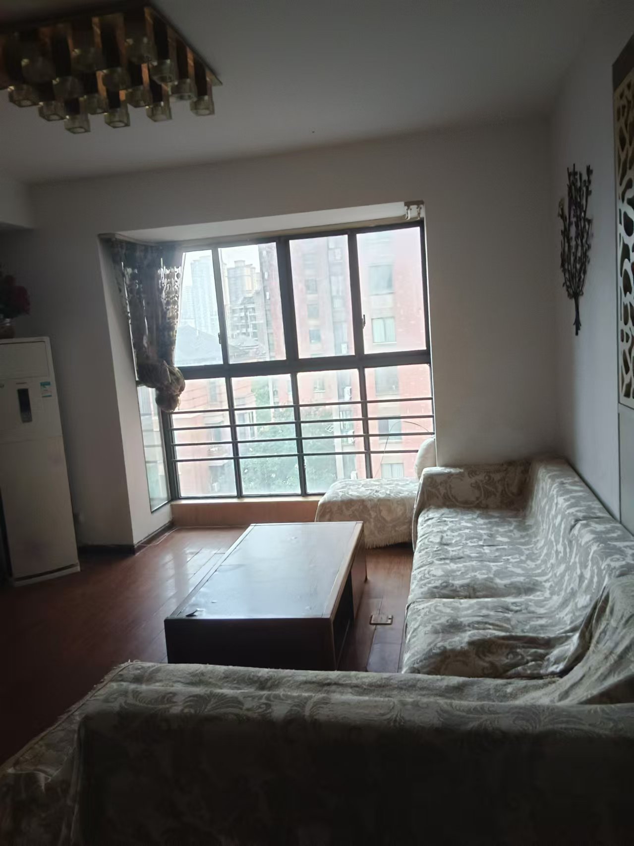 湘银小区 1室2厅1卫 1500.0元/月 湘银小区 1室2厅1卫 1500.0元/月室内图