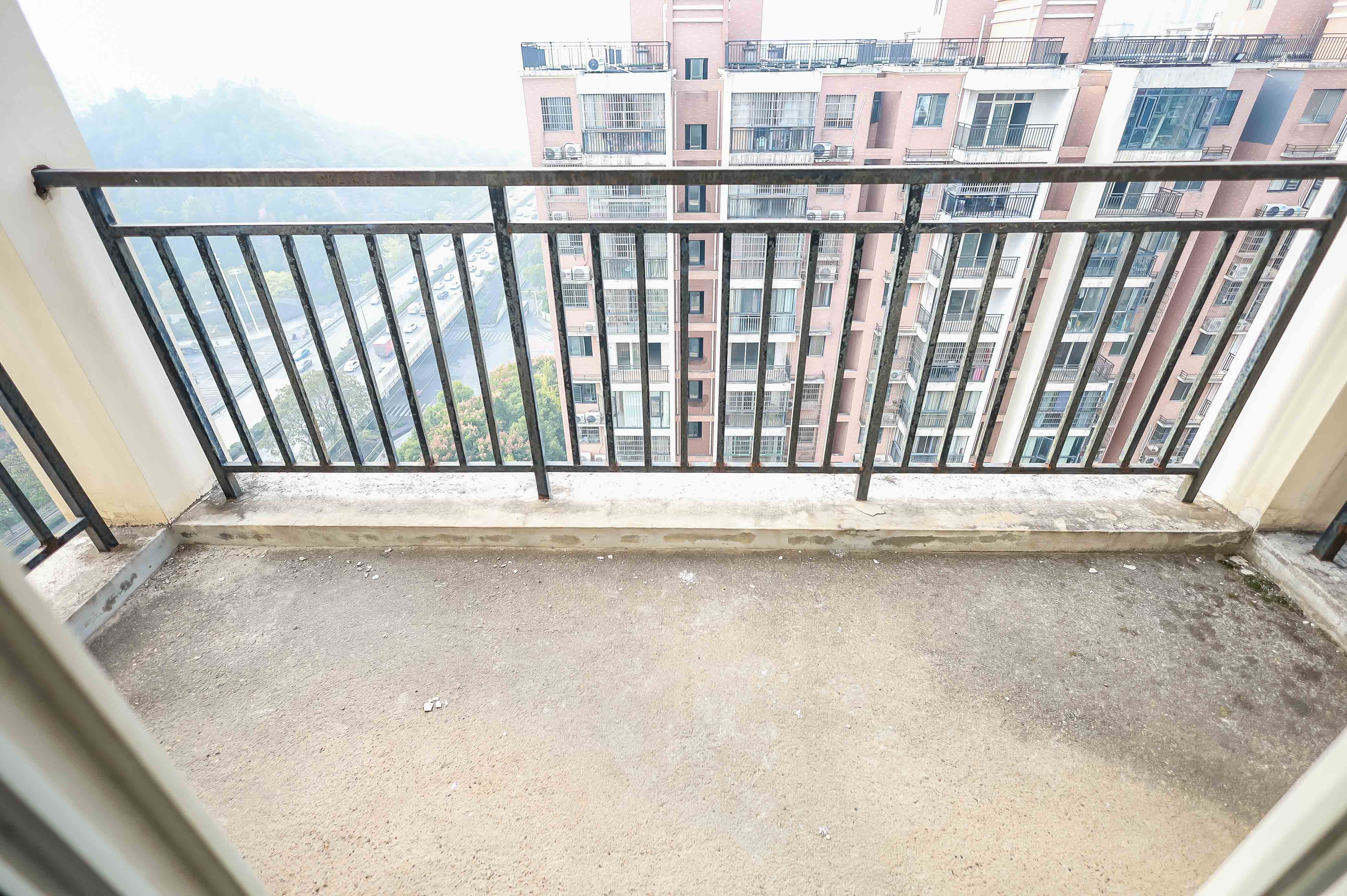 山水新城  2室2厅1卫   50.00万阳台