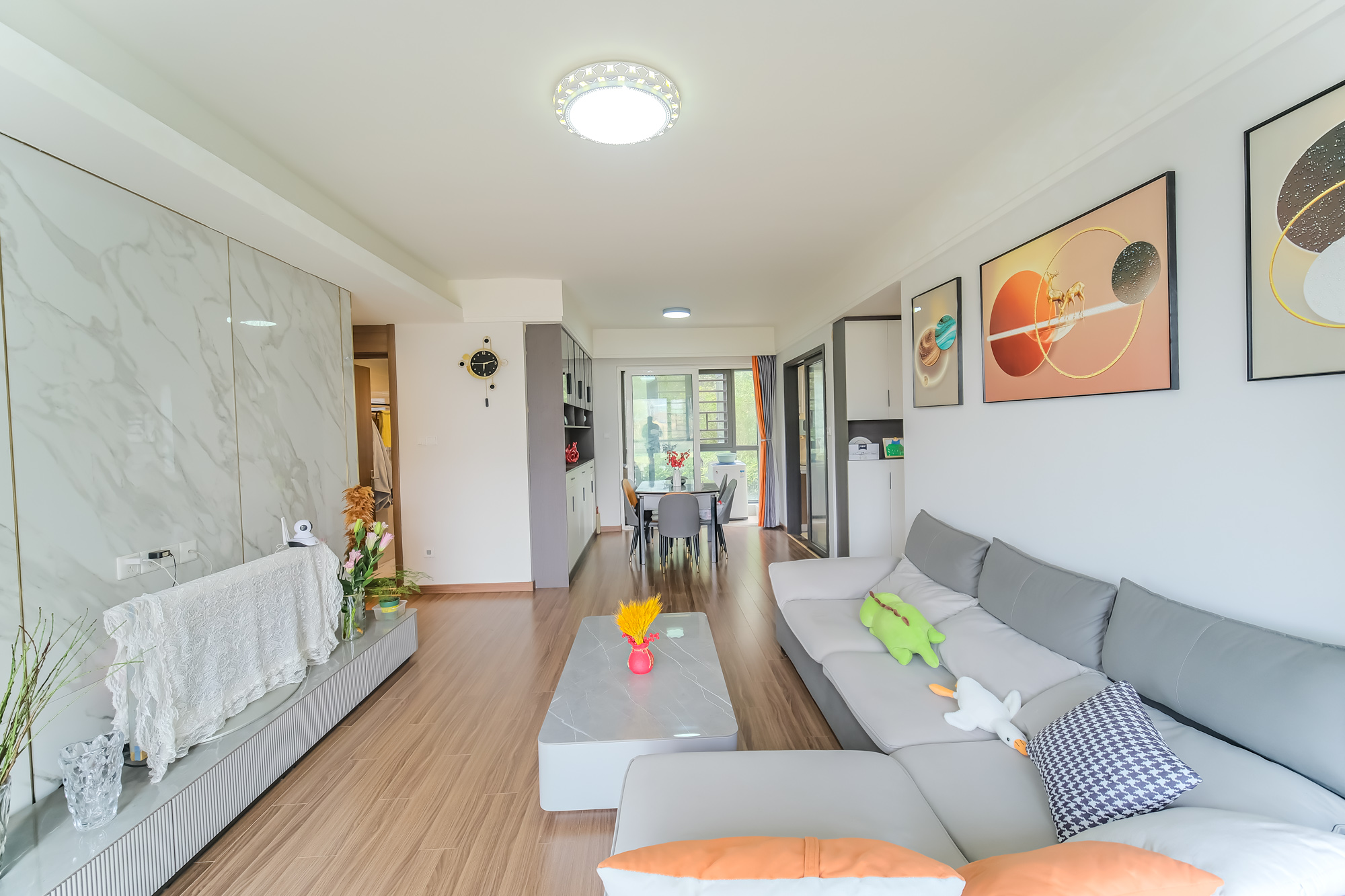 保利香槟国际  4室2厅2卫    100.0万 保利香槟国际  4室2厅2卫    100.0万客厅