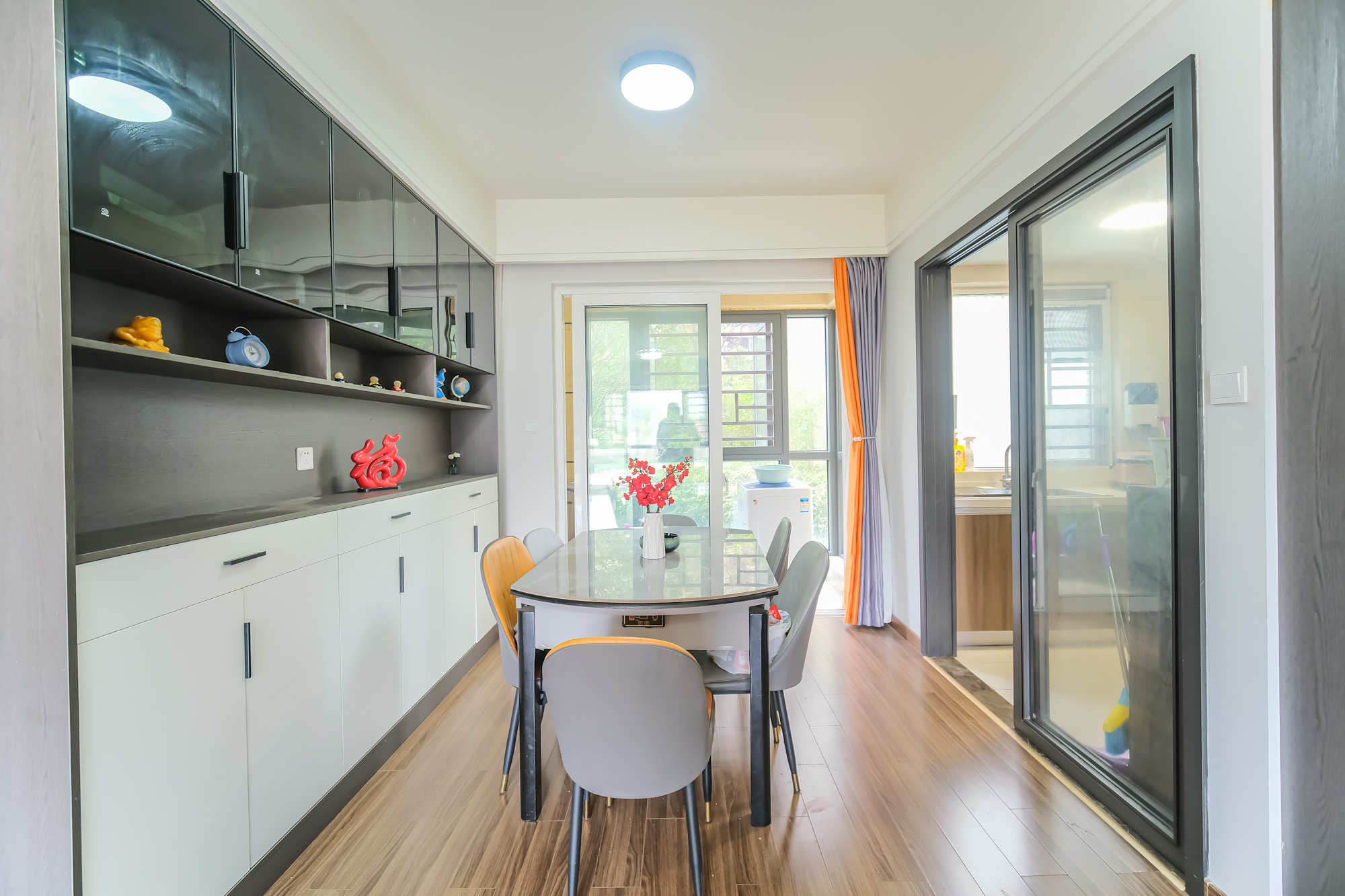 保利香槟国际  4室2厅2卫    100.0万 保利香槟国际  4室2厅2卫    100.0万客厅