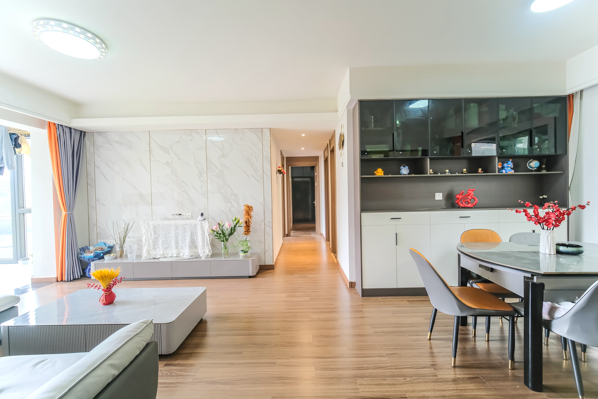 保利香槟国际  4室2厅2卫    100.0万 保利香槟国际  4室2厅2卫    100.0万客厅