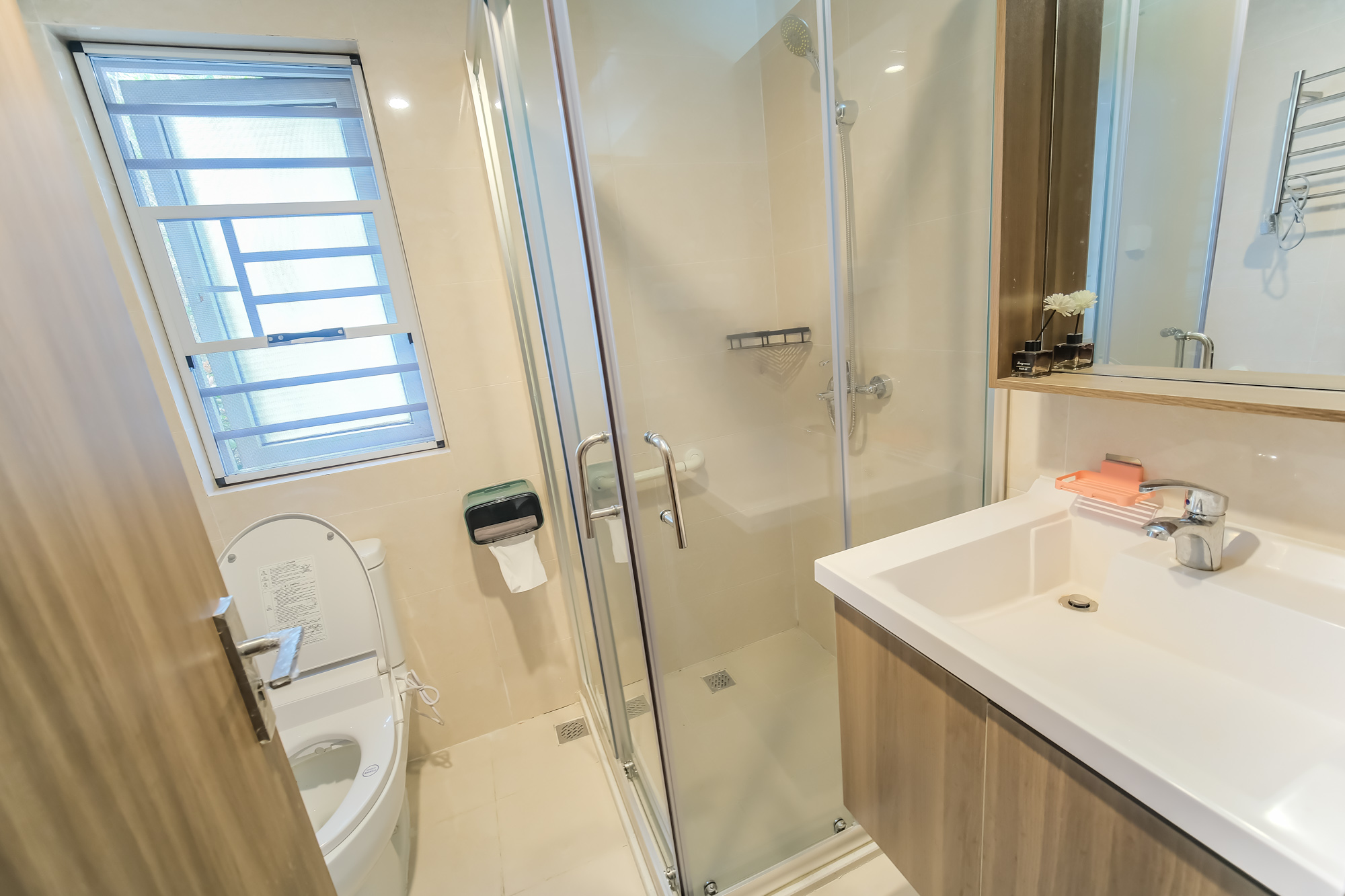 保利香槟国际  4室2厅2卫    100.0万 保利香槟国际  4室2厅2卫    100.0万卫生间