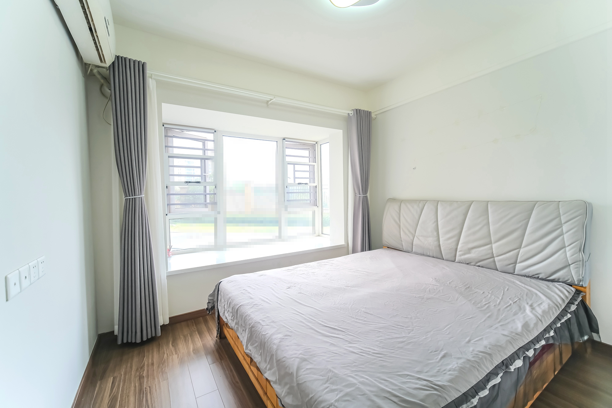 保利香槟国际  4室2厅2卫    100.0万 保利香槟国际  4室2厅2卫    100.0万卧室