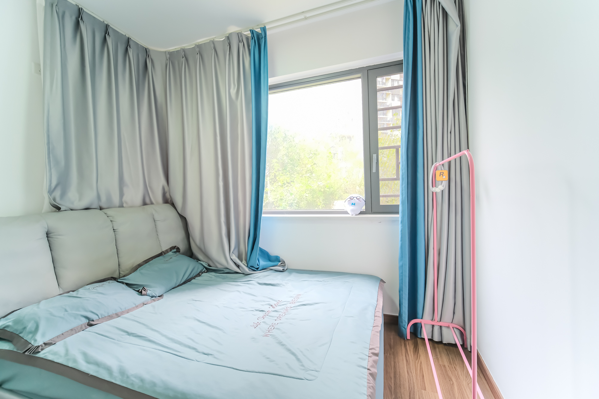 保利香槟国际  4室2厅2卫    100.0万 保利香槟国际  4室2厅2卫    100.0万卧室