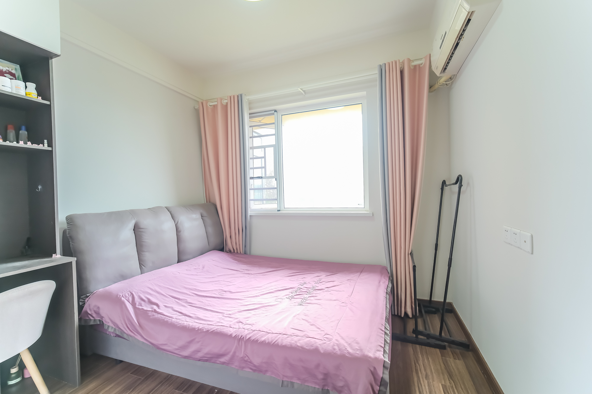 保利香槟国际  4室2厅2卫    100.0万 保利香槟国际  4室2厅2卫    100.0万卧室