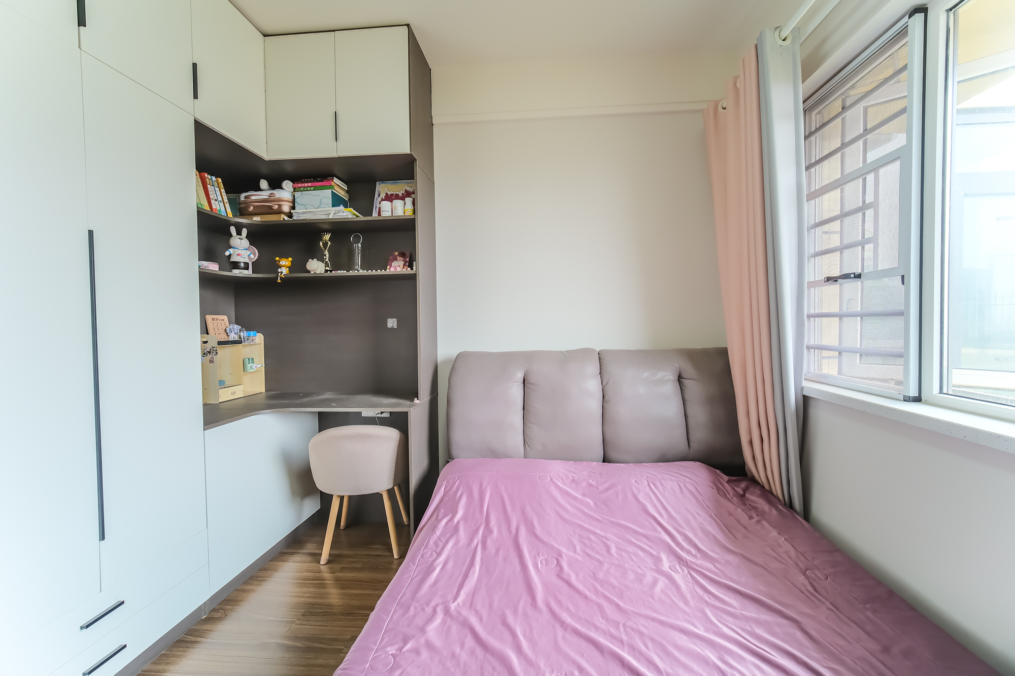 保利香槟国际  4室2厅2卫    100.0万 保利香槟国际  4室2厅2卫    100.0万卧室