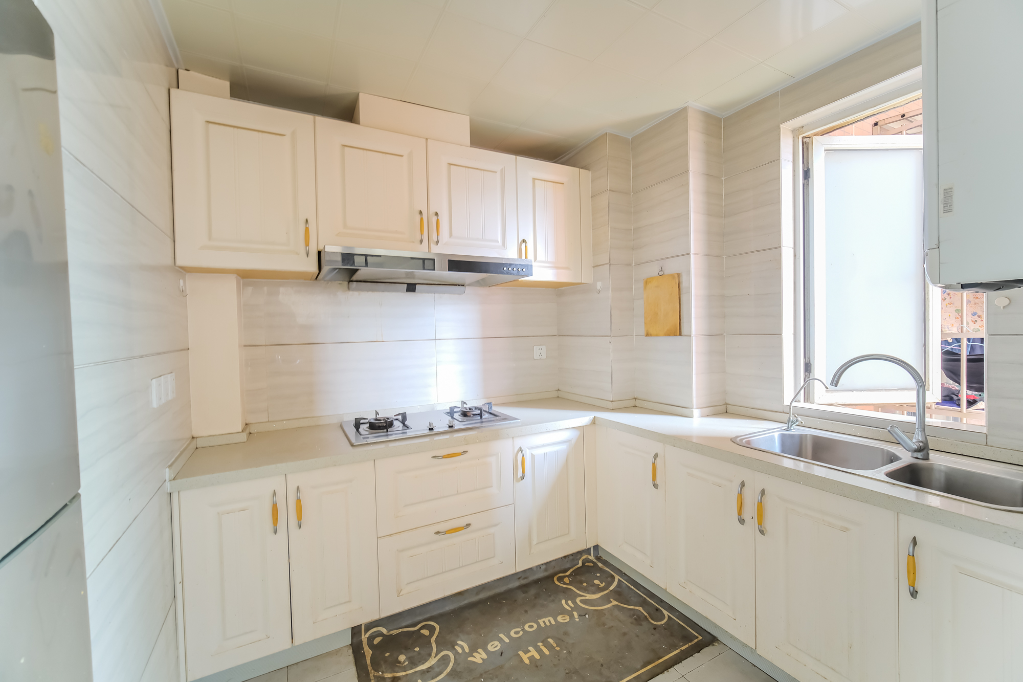 山水湾 4室2厅2卫 83.0万 山水湾 4室2厅2卫 83.0万厨房