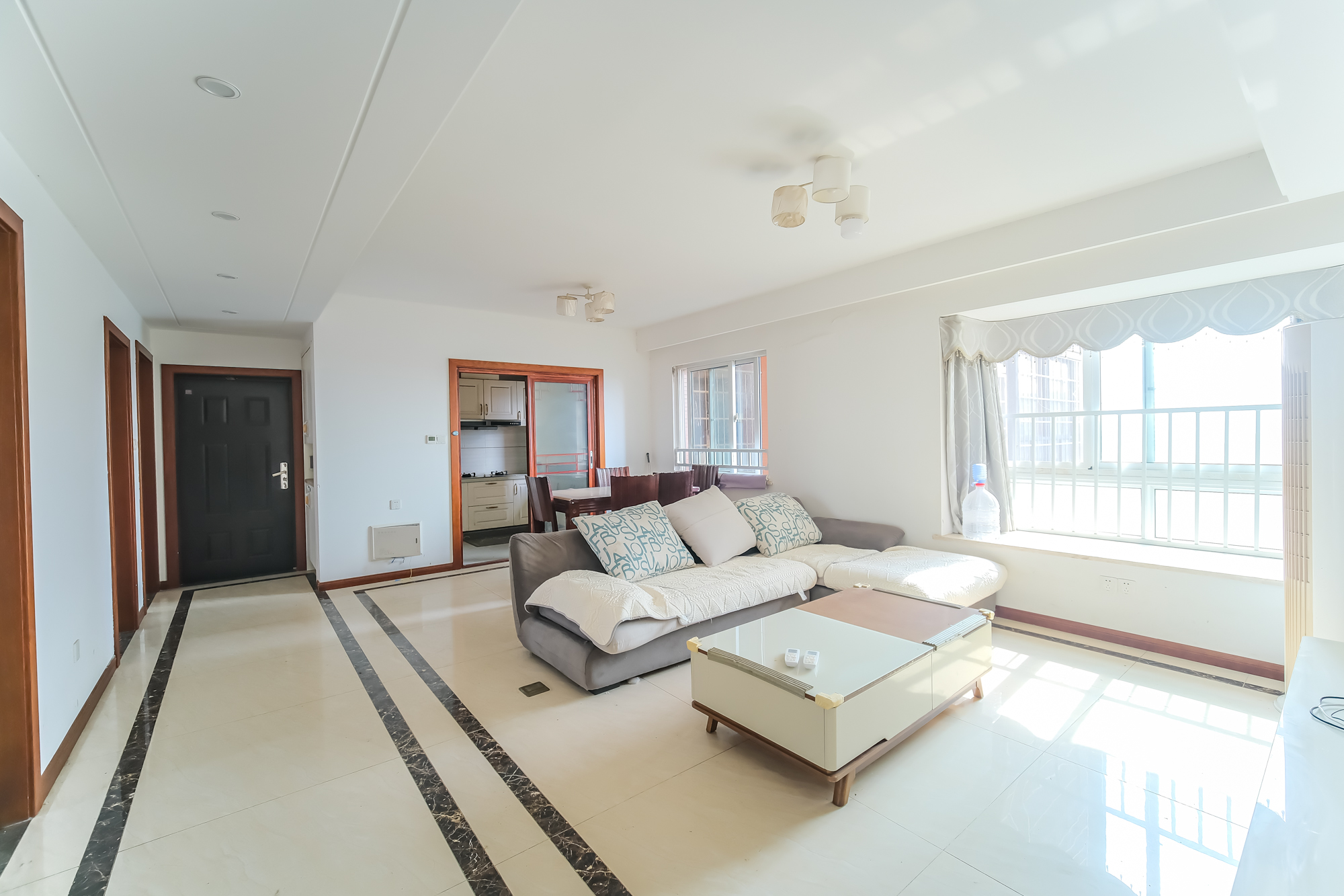 山水湾 4室2厅2卫 83.0万 山水湾 4室2厅2卫 83.0万客厅