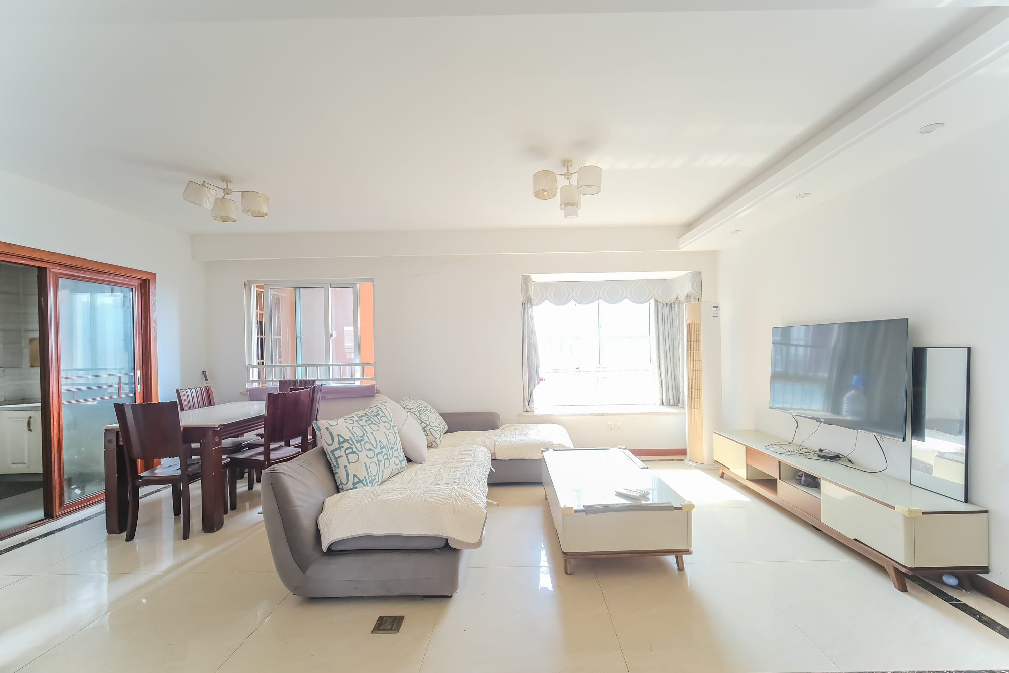 山水湾 4室2厅2卫 83.0万 山水湾 4室2厅2卫 83.0万客厅