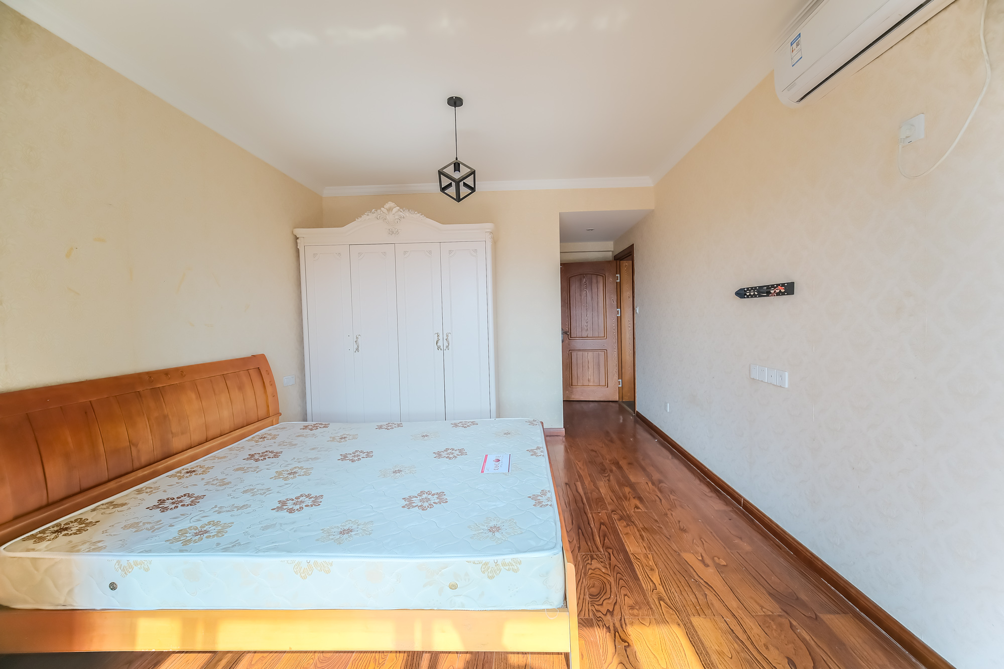 山水湾 4室2厅2卫 83.0万 山水湾 4室2厅2卫 83.0万卧室