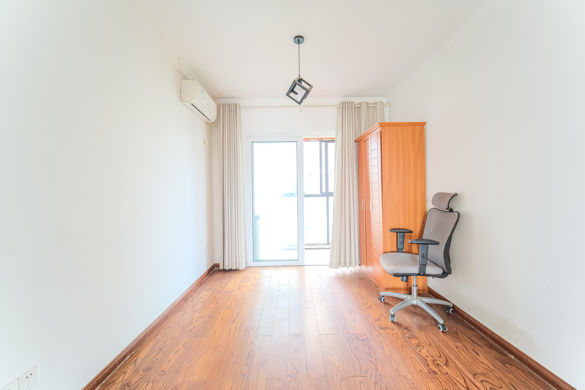 山水湾 4室2厅2卫 83.0万 山水湾 4室2厅2卫 83.0万卧室