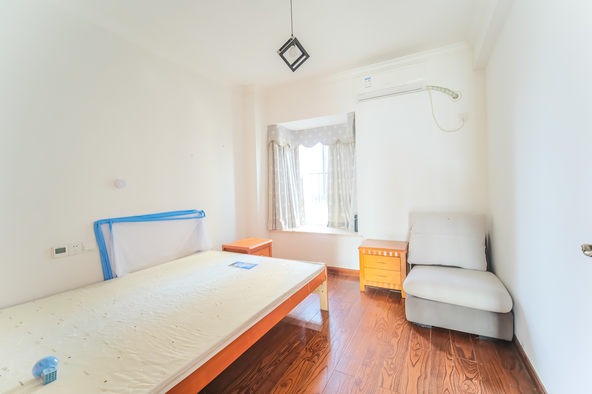 山水湾 4室2厅2卫 83.0万 山水湾 4室2厅2卫 83.0万卧室