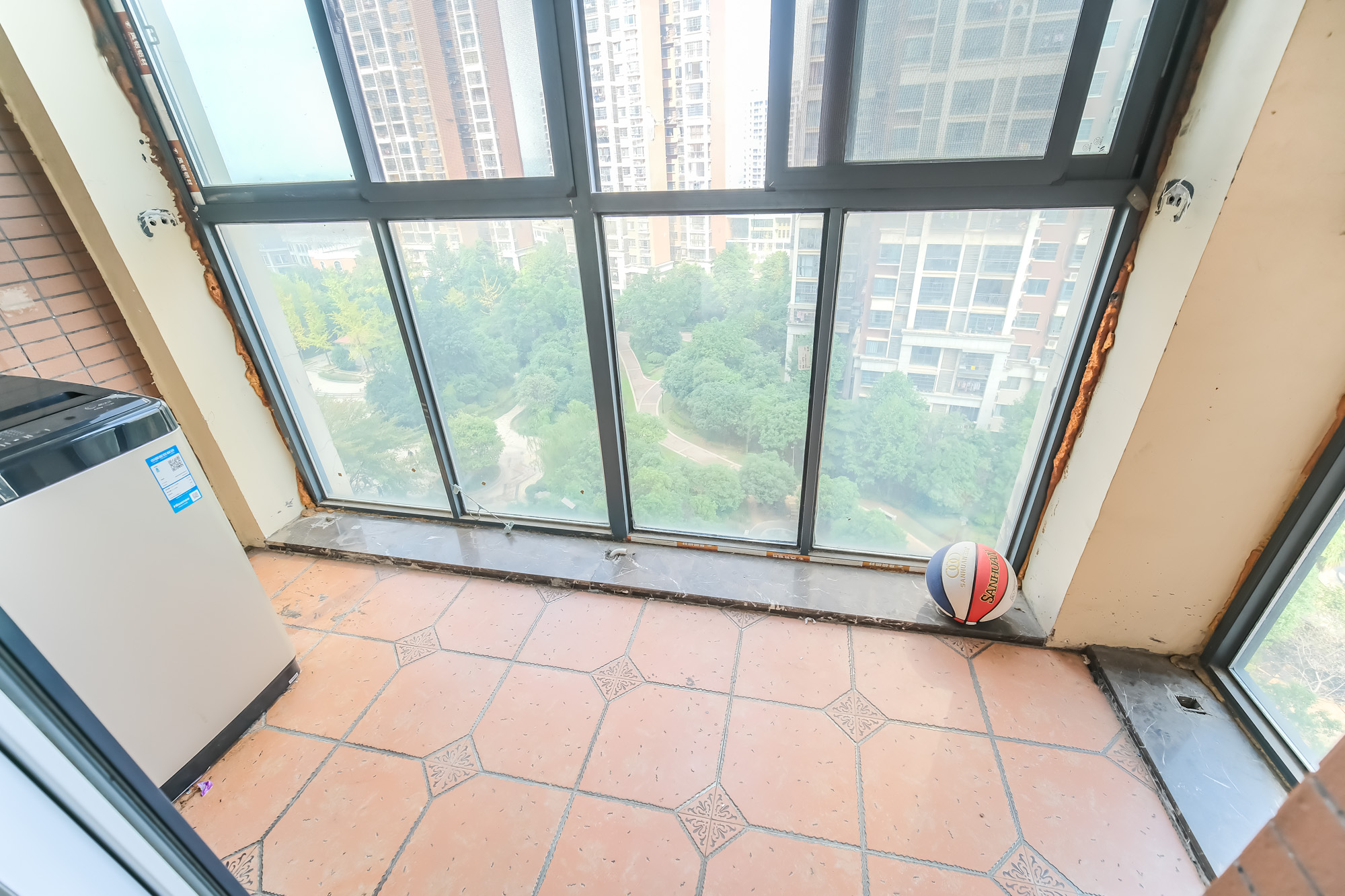 山水湾 4室2厅2卫 83.0万 山水湾 4室2厅2卫 83.0万阳台