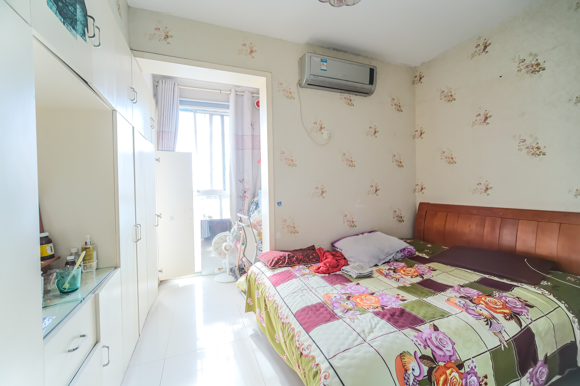 世景华庭  1室1厅1卫    18.0万 世景华庭  1室1厅1卫    18.0万卧室