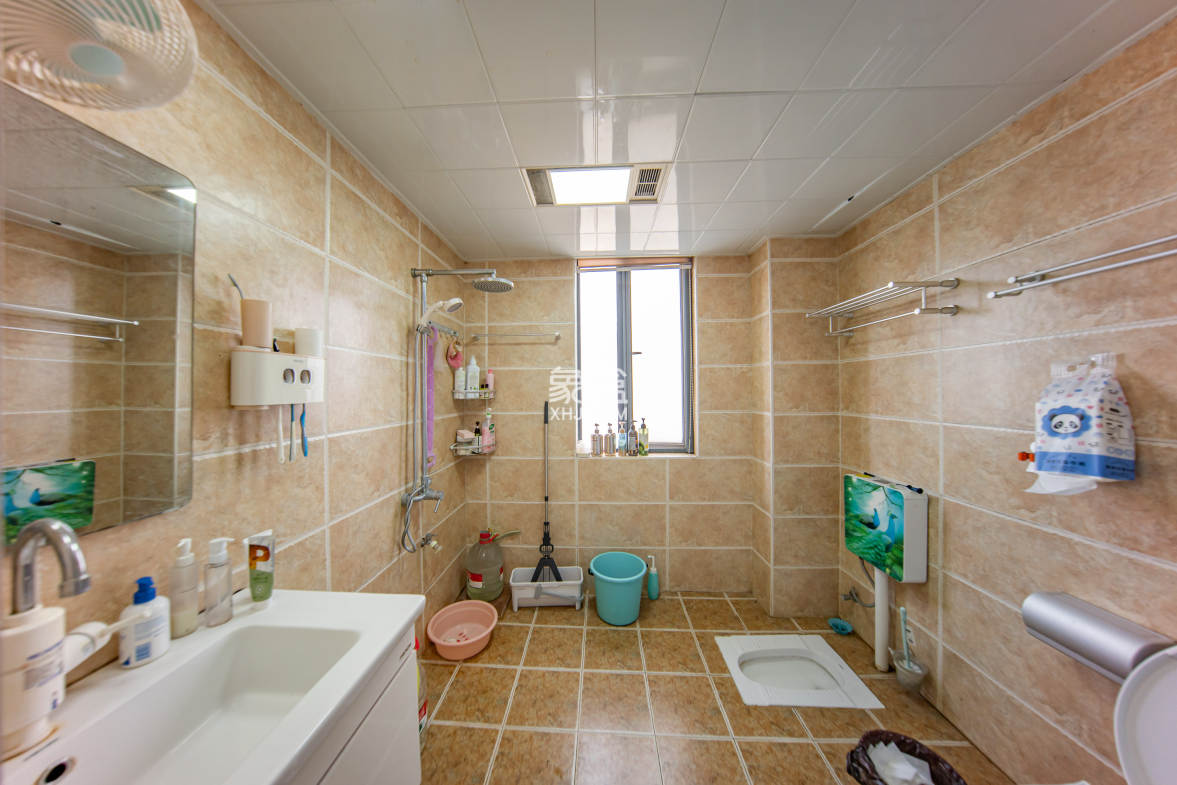 中建麓山和苑 3室2厅1卫 68.8万 中建麓山和苑 3室2厅1卫 68.8万卫生间