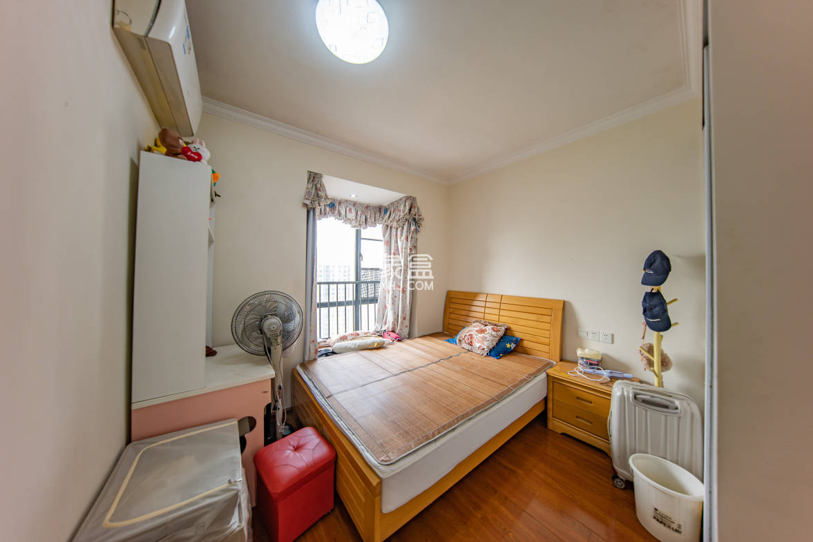 中建麓山和苑 3室2厅1卫 68.8万 中建麓山和苑 3室2厅1卫 68.8万卧室