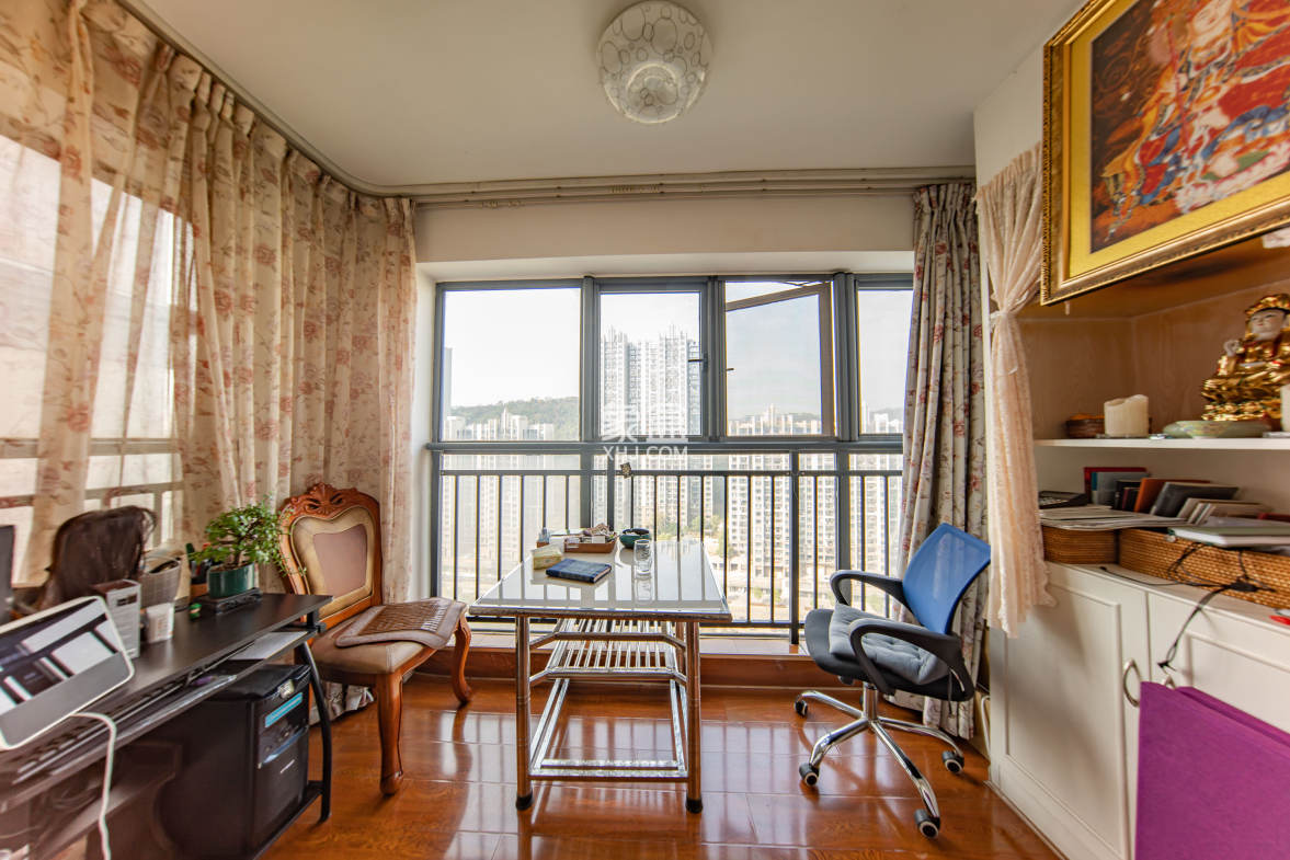 中建麓山和苑 3室2厅1卫 68.8万 中建麓山和苑 3室2厅1卫 68.8万阳台