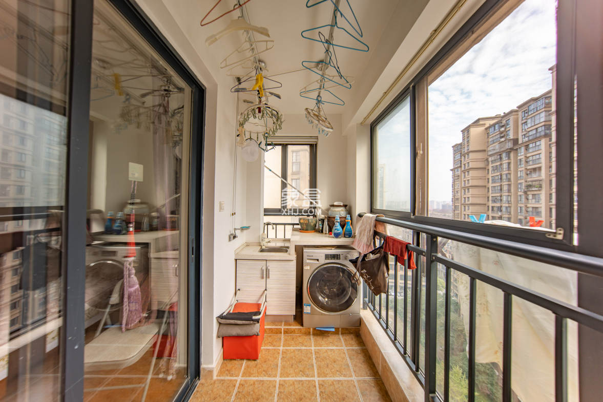 中建麓山和苑 3室2厅1卫 68.8万 中建麓山和苑 3室2厅1卫 68.8万阳台