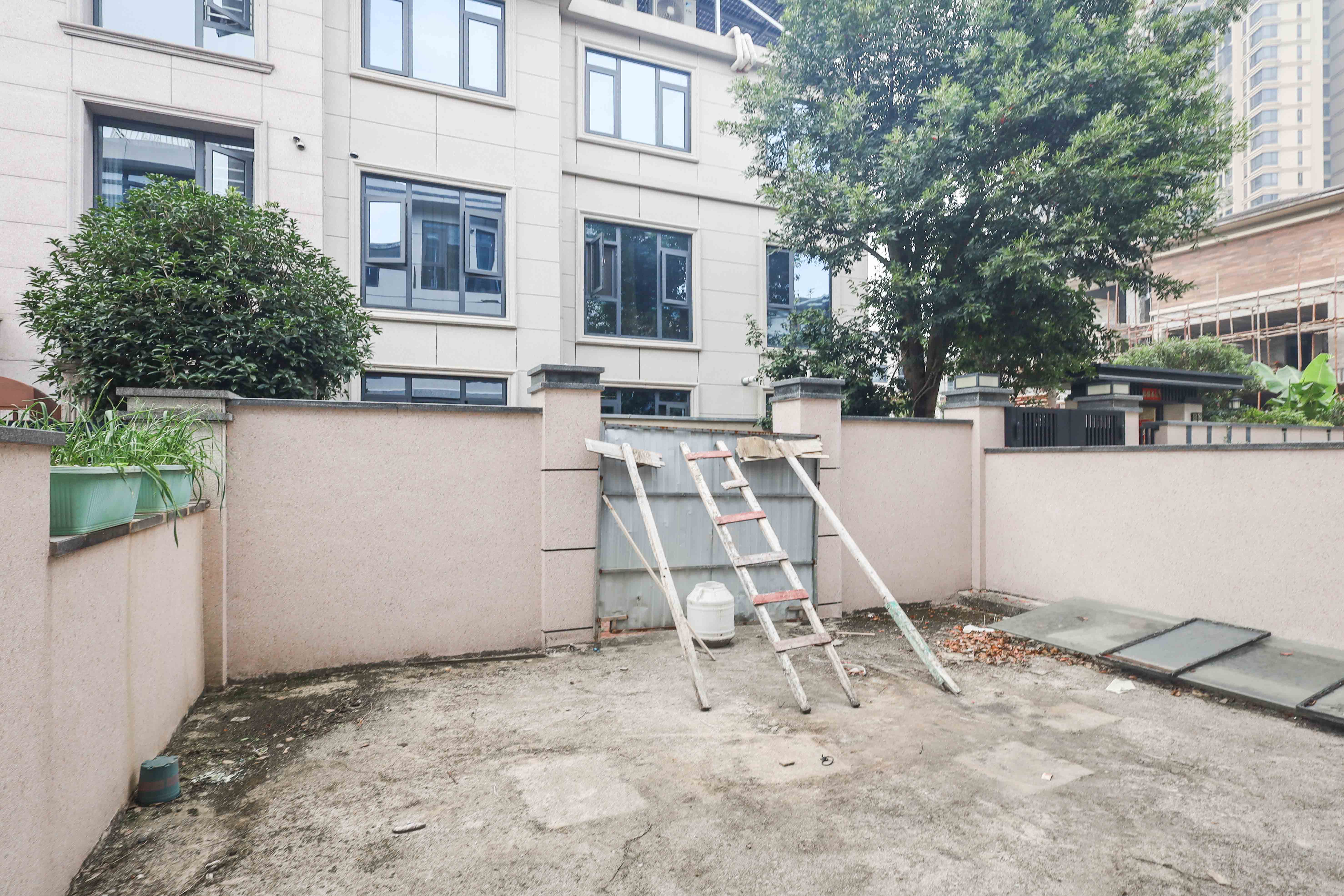 保利麓谷林语G区  5室2厅3卫   458.00万阳台