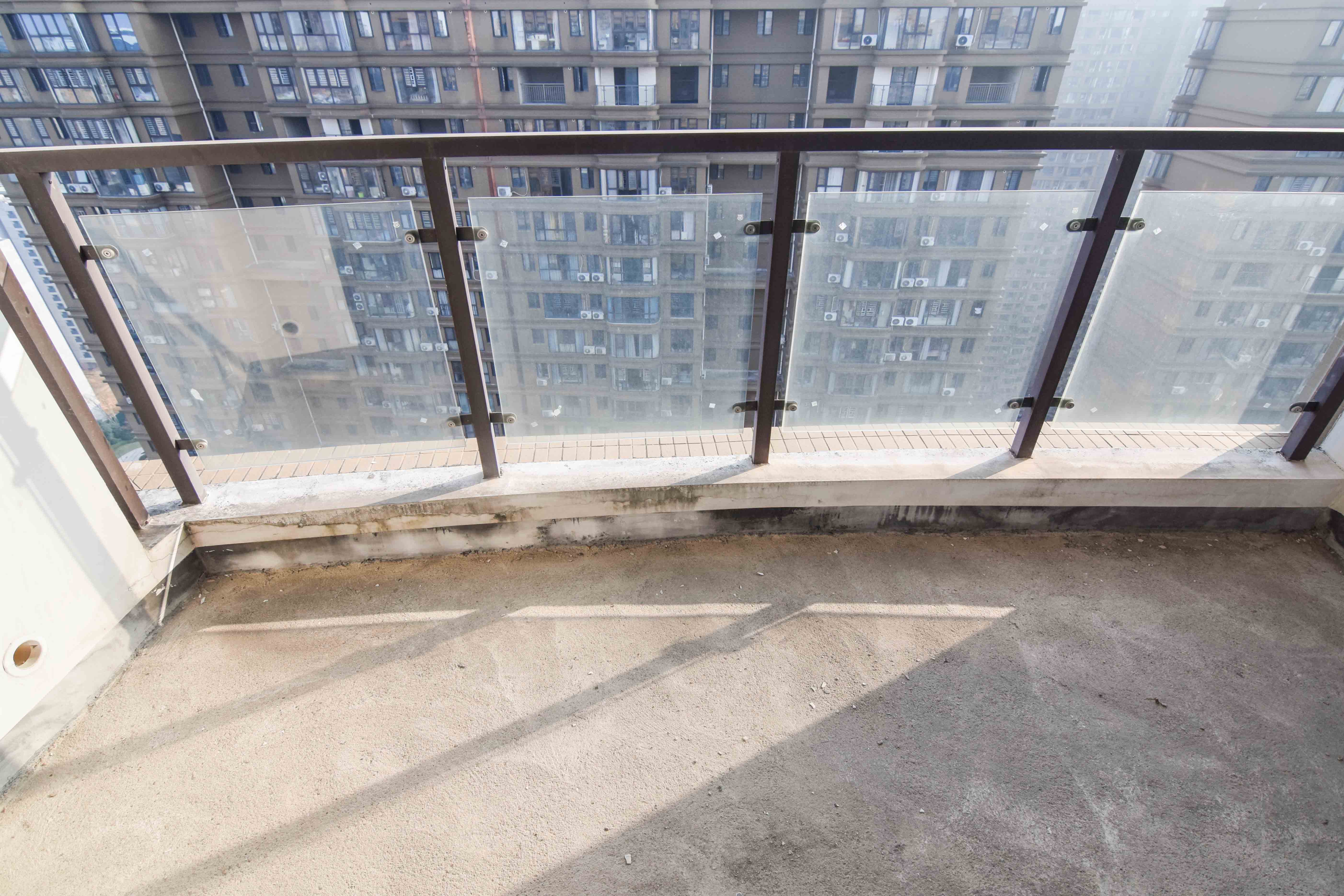 润和长郡(润和紫郡二三期) 3室2厅2卫 65.0万 润和长郡(润和紫郡二三期) 3室2厅2卫 65.0万阳台