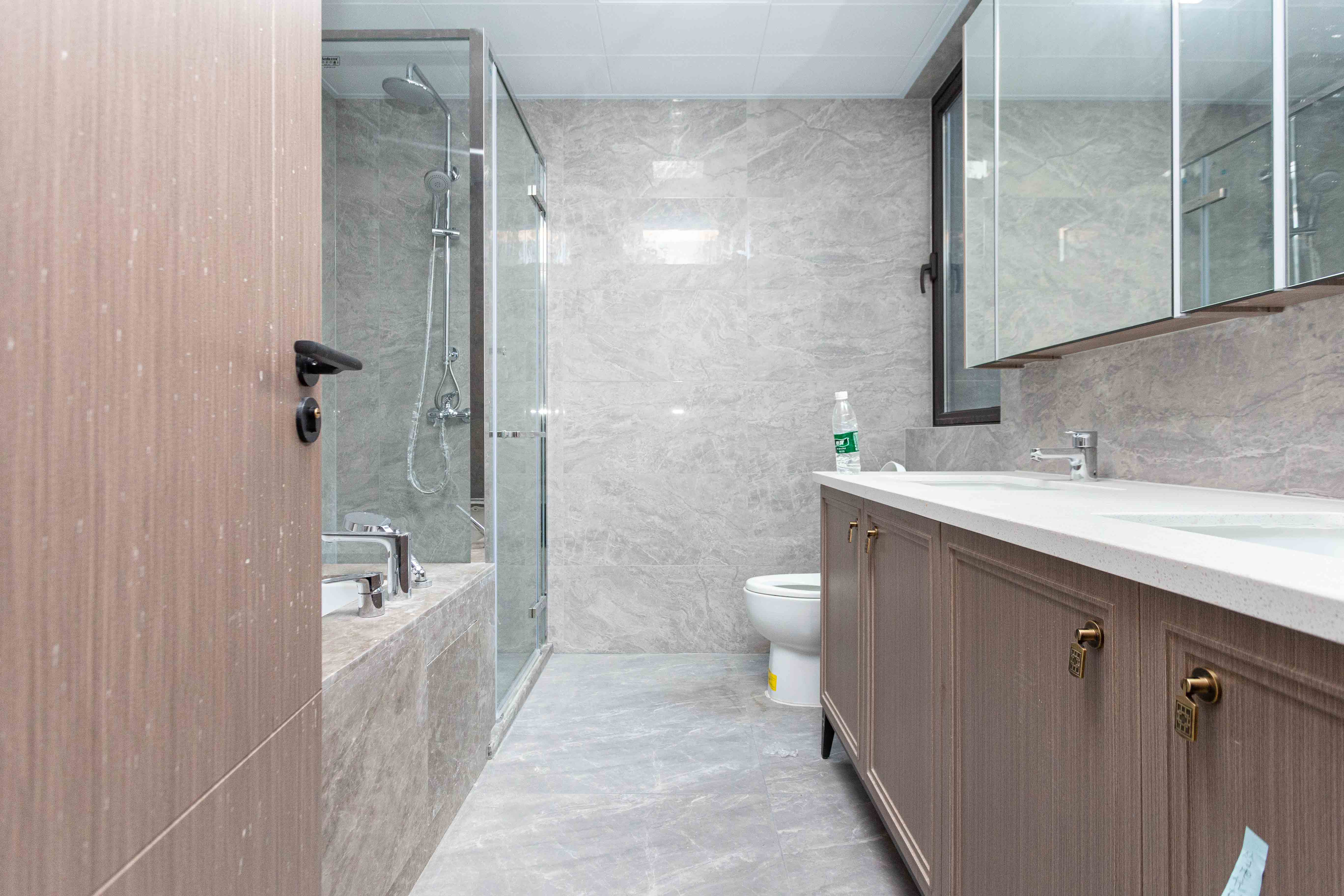 时代建发和著  4室2厅3卫    292.8万 时代建发和著  4室2厅3卫    292.8万卫生间