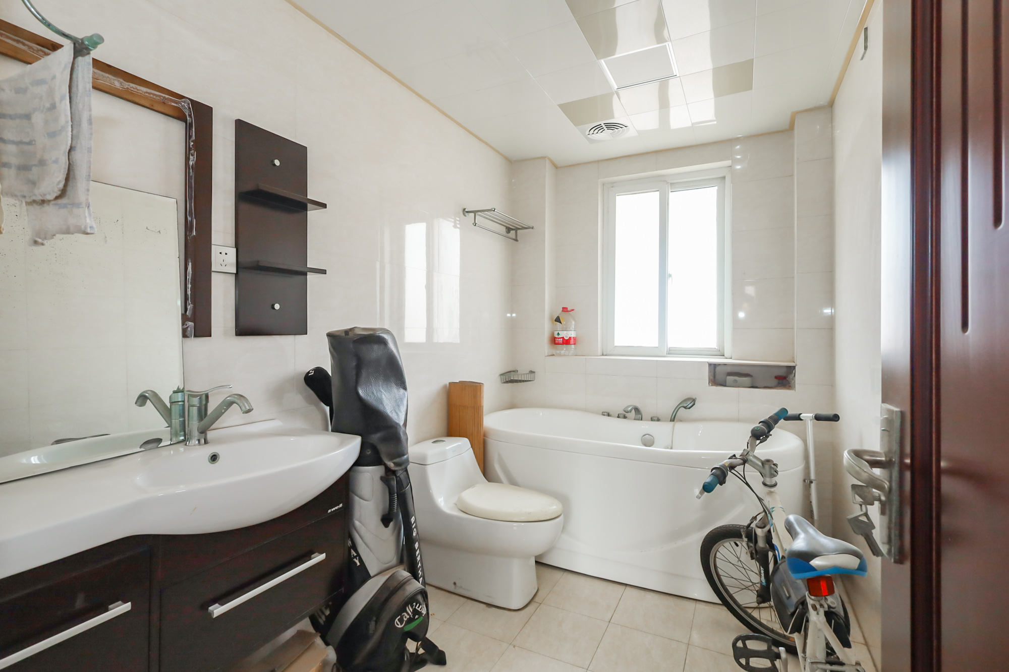 香海西岸  4室2厅2卫    143.0万 香海西岸  4室2厅2卫    143.0万卫生间