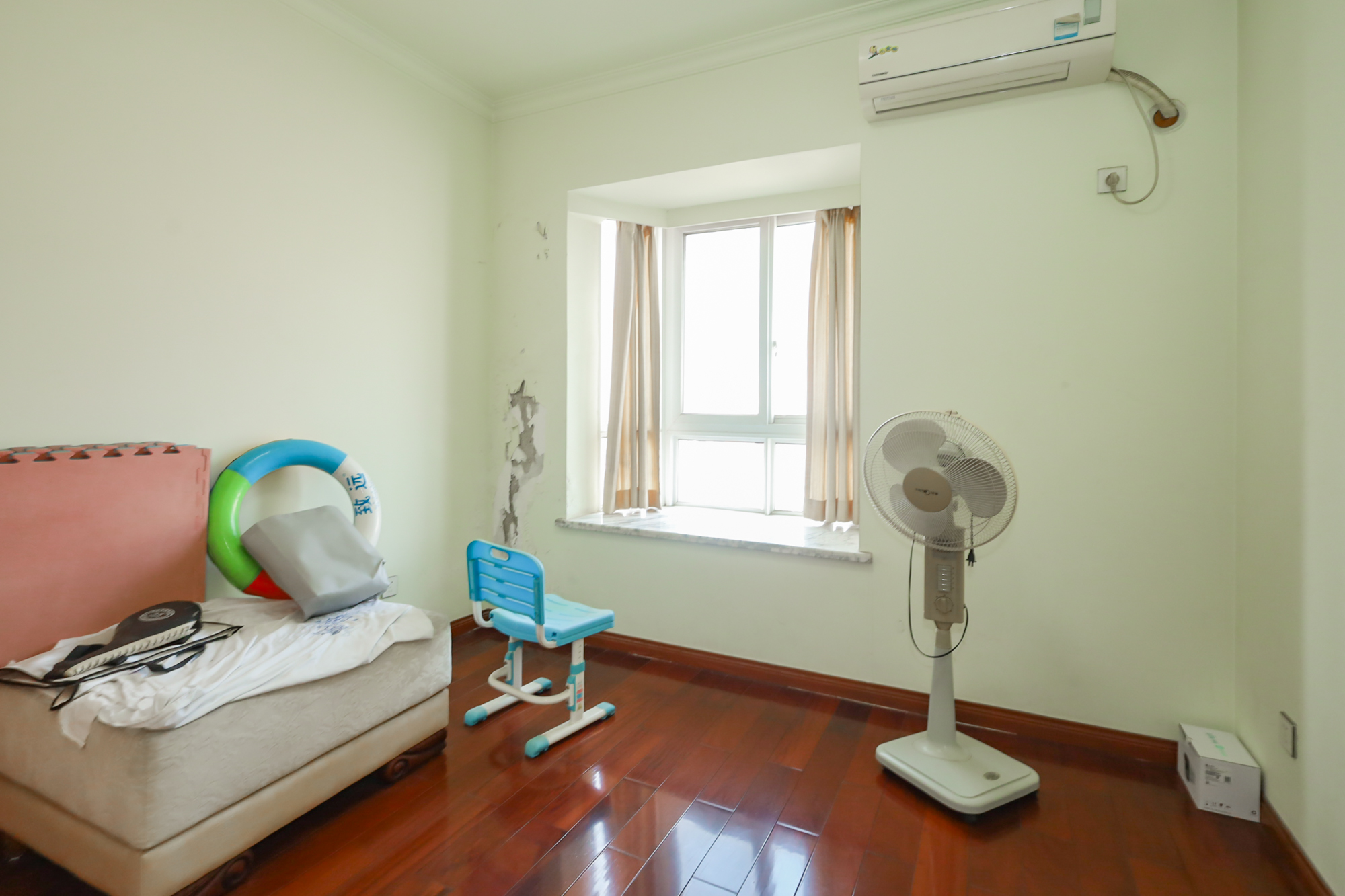 香海西岸  4室2厅2卫    143.0万 香海西岸  4室2厅2卫    143.0万卧室