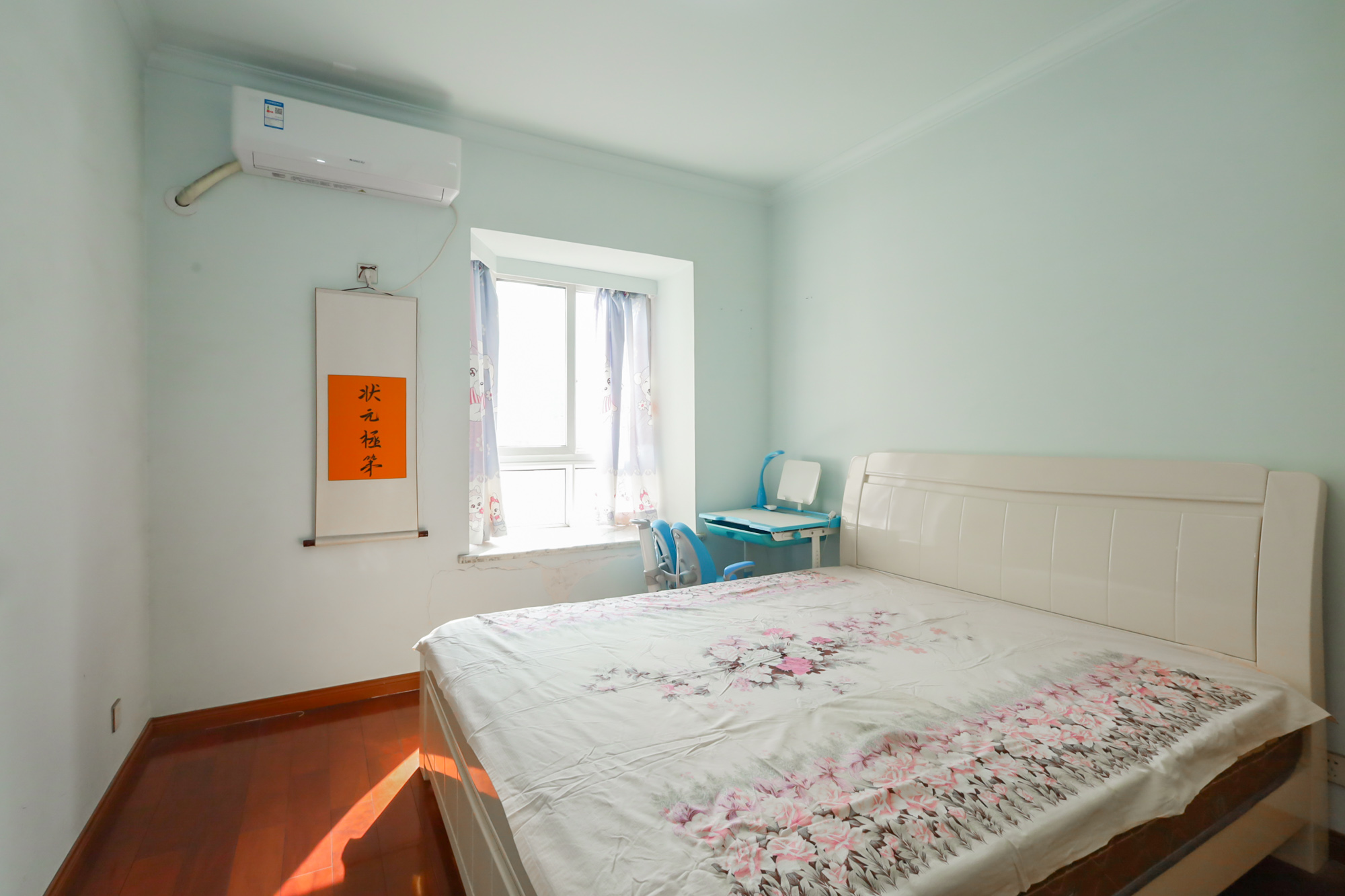 香海西岸  4室2厅2卫    143.0万 香海西岸  4室2厅2卫    143.0万卧室