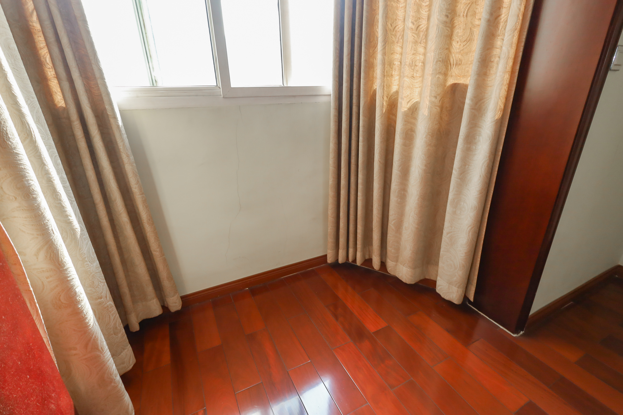 香海西岸  4室2厅2卫    143.0万 香海西岸  4室2厅2卫    143.0万阳台