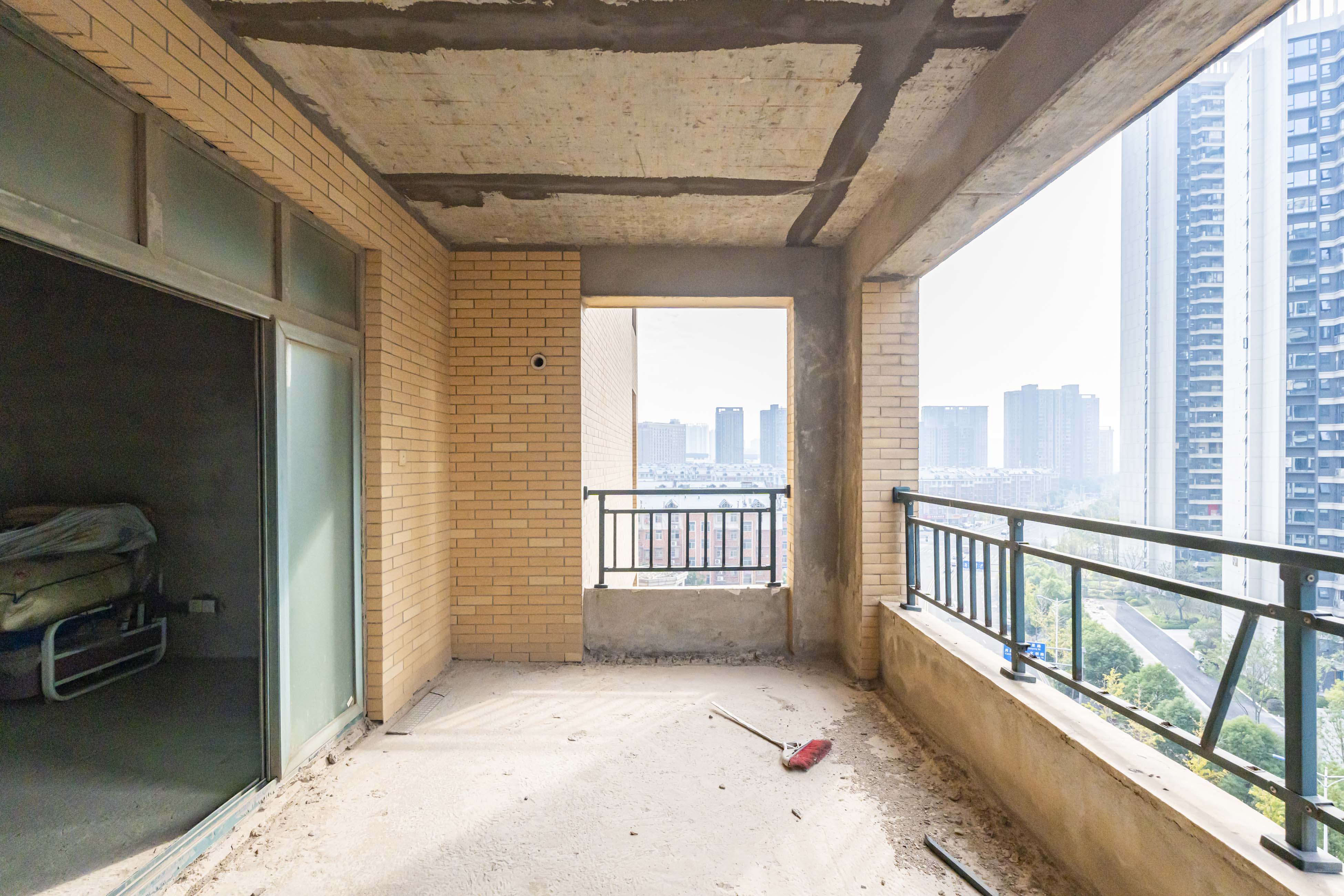 财富名园 4室2厅2卫 140.0万 财富名园 4室2厅2卫 140.0万阳台