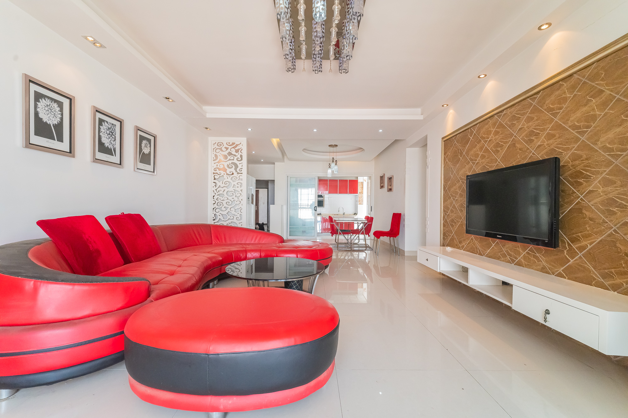 天和华城 3室2厅2卫 52.8万 天和华城 3室2厅2卫 52.8万客厅