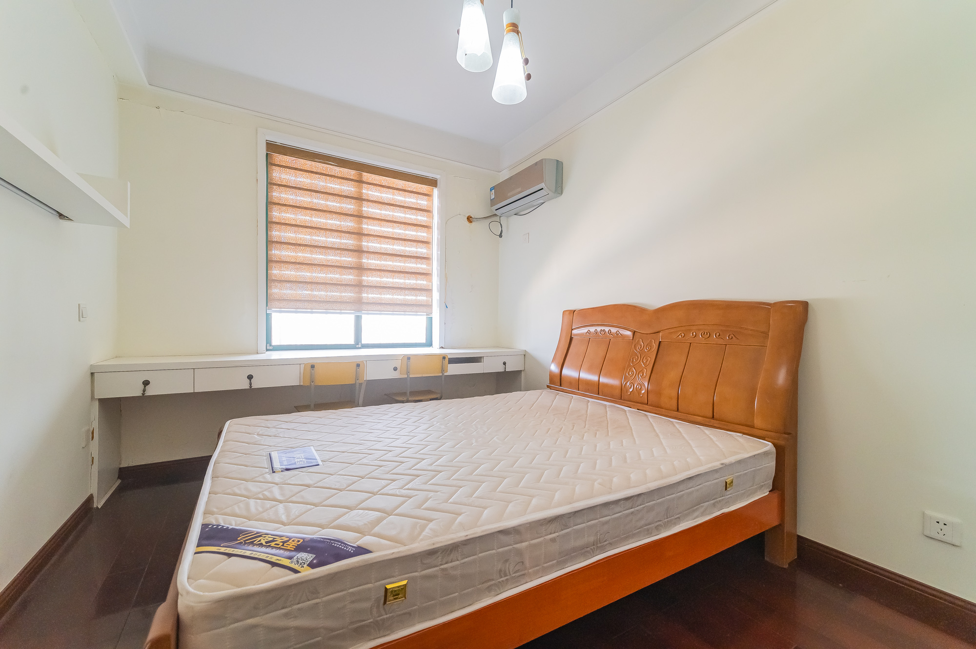 天和华城 3室2厅2卫 52.8万 天和华城 3室2厅2卫 52.8万卧室