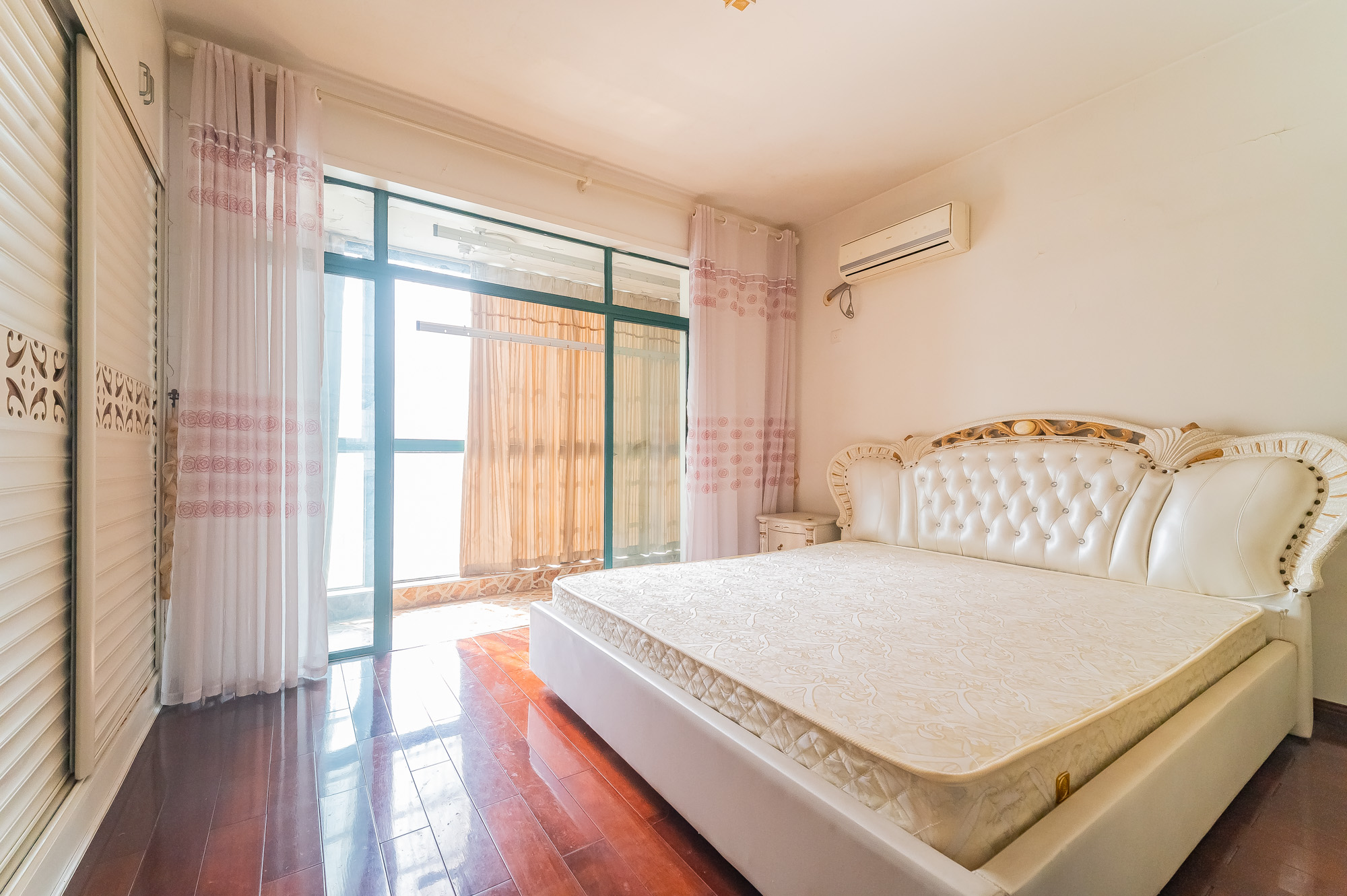 天和华城 3室2厅2卫 52.8万 天和华城 3室2厅2卫 52.8万卧室